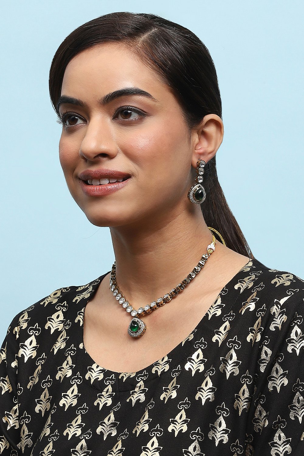 Green Brass Necklace Set image number 1