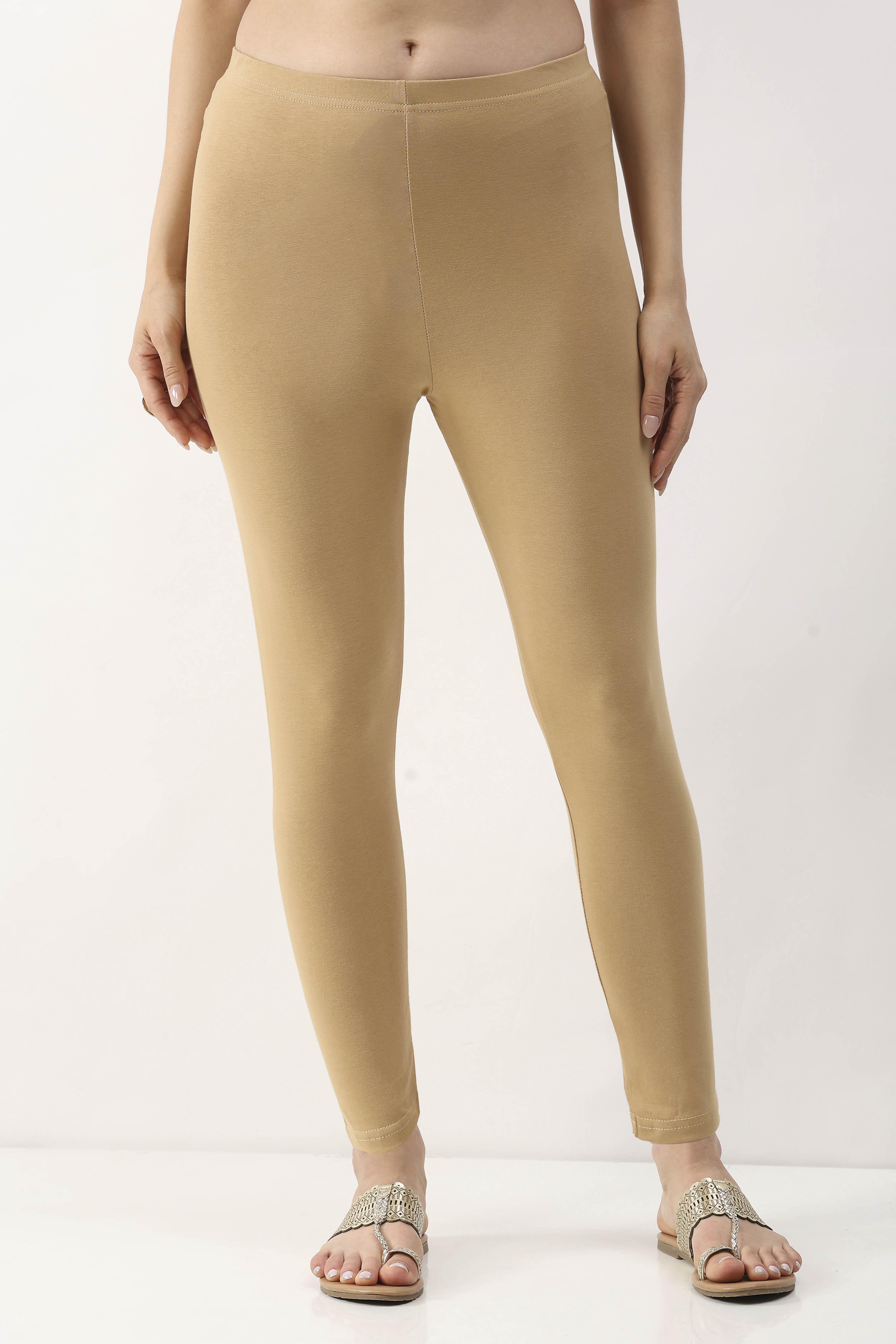 Maroon Cotton Lycra Solid Fitted Cropped Leggings image number 4
