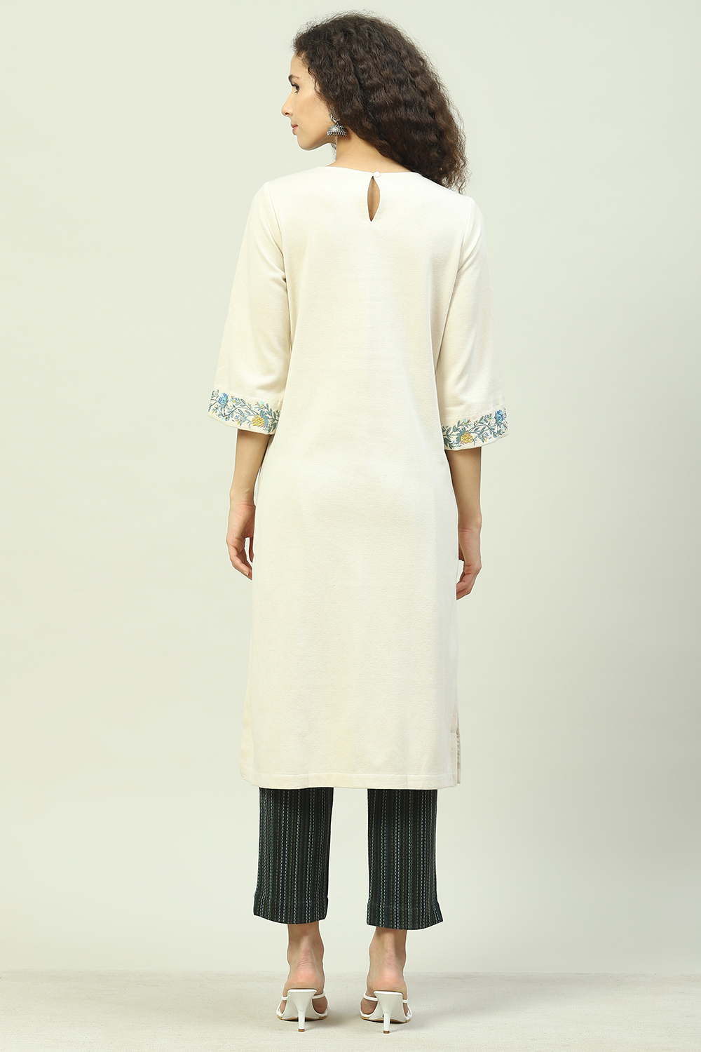 White Acrylic Straight Yarndyed Kurta image number 4