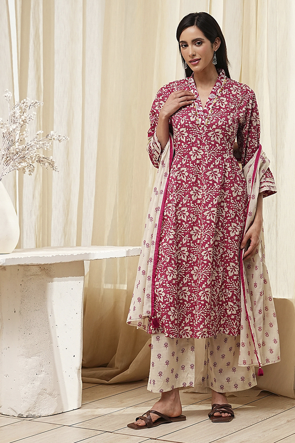 Red Cotton Printed Gathered Suit Set image number 7