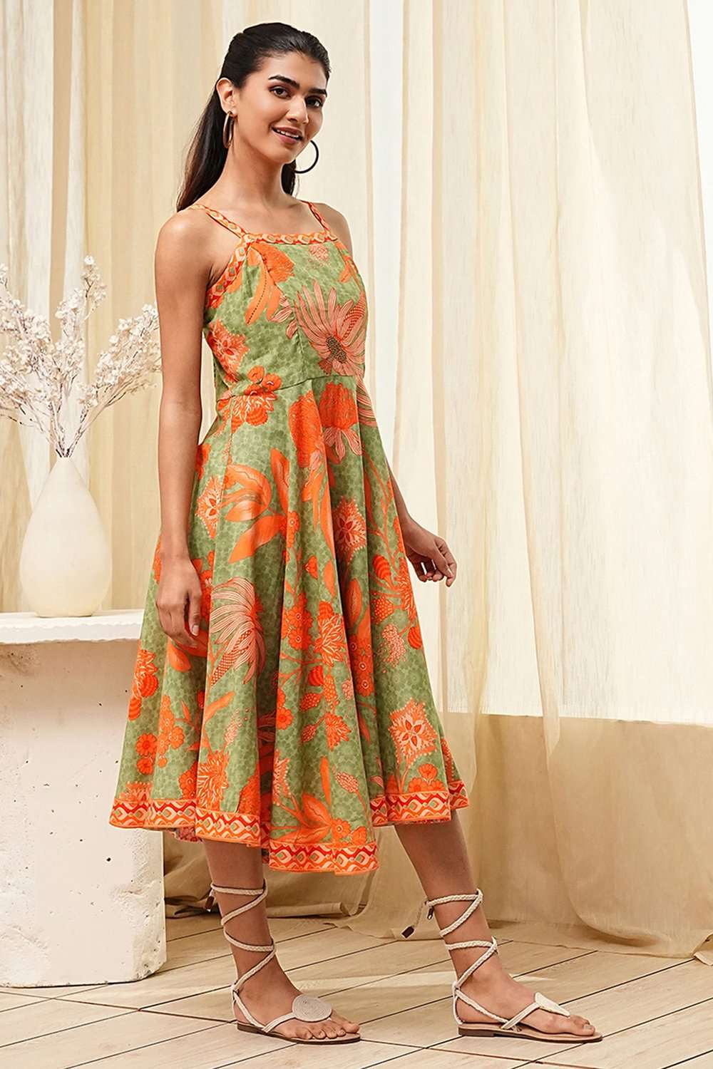 Green Cotton Blend Floral Printed Flared Dress image number 4