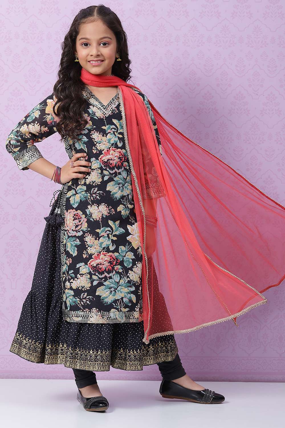 Girl deals churidar suits