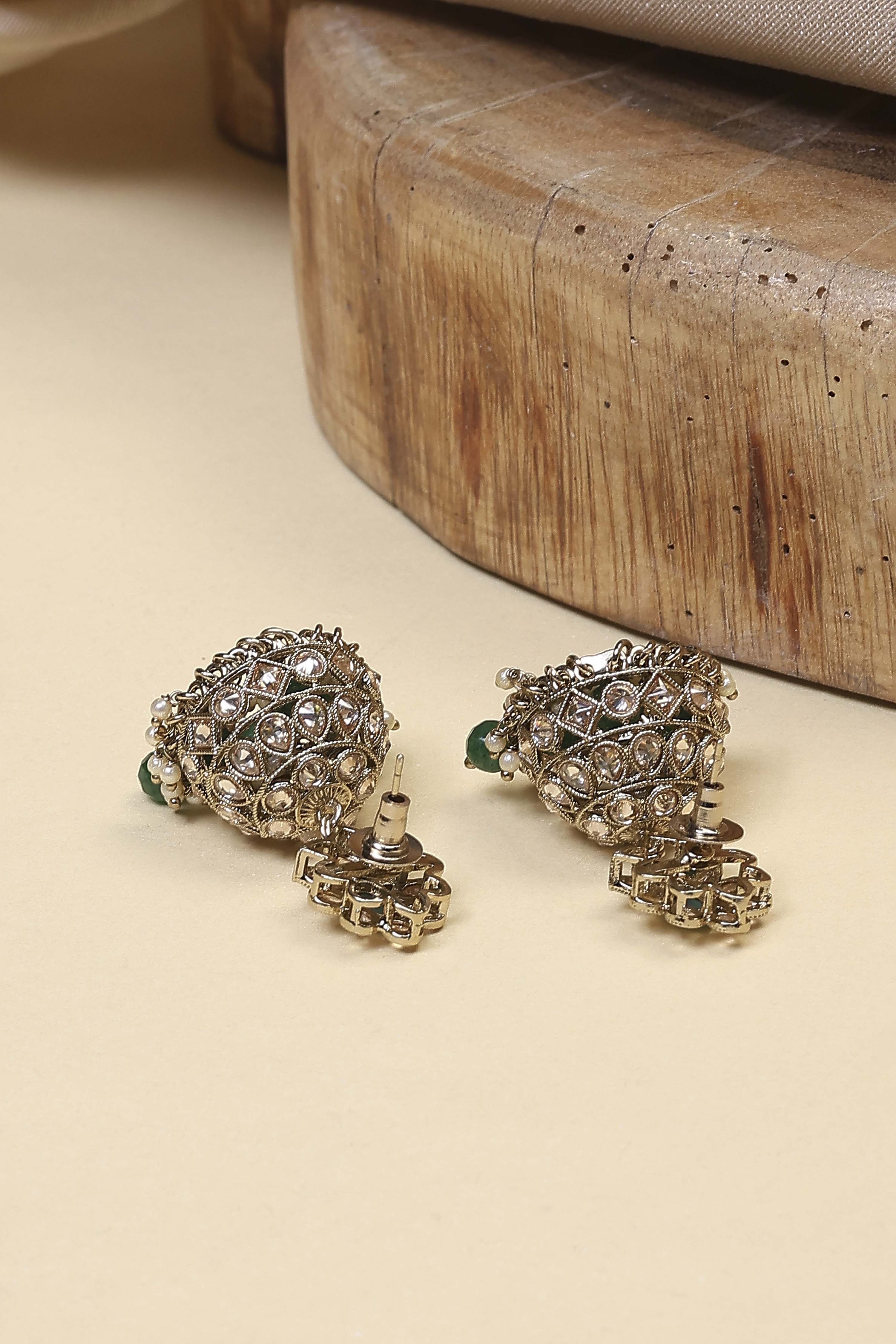 White Pearl Earrings image number 2