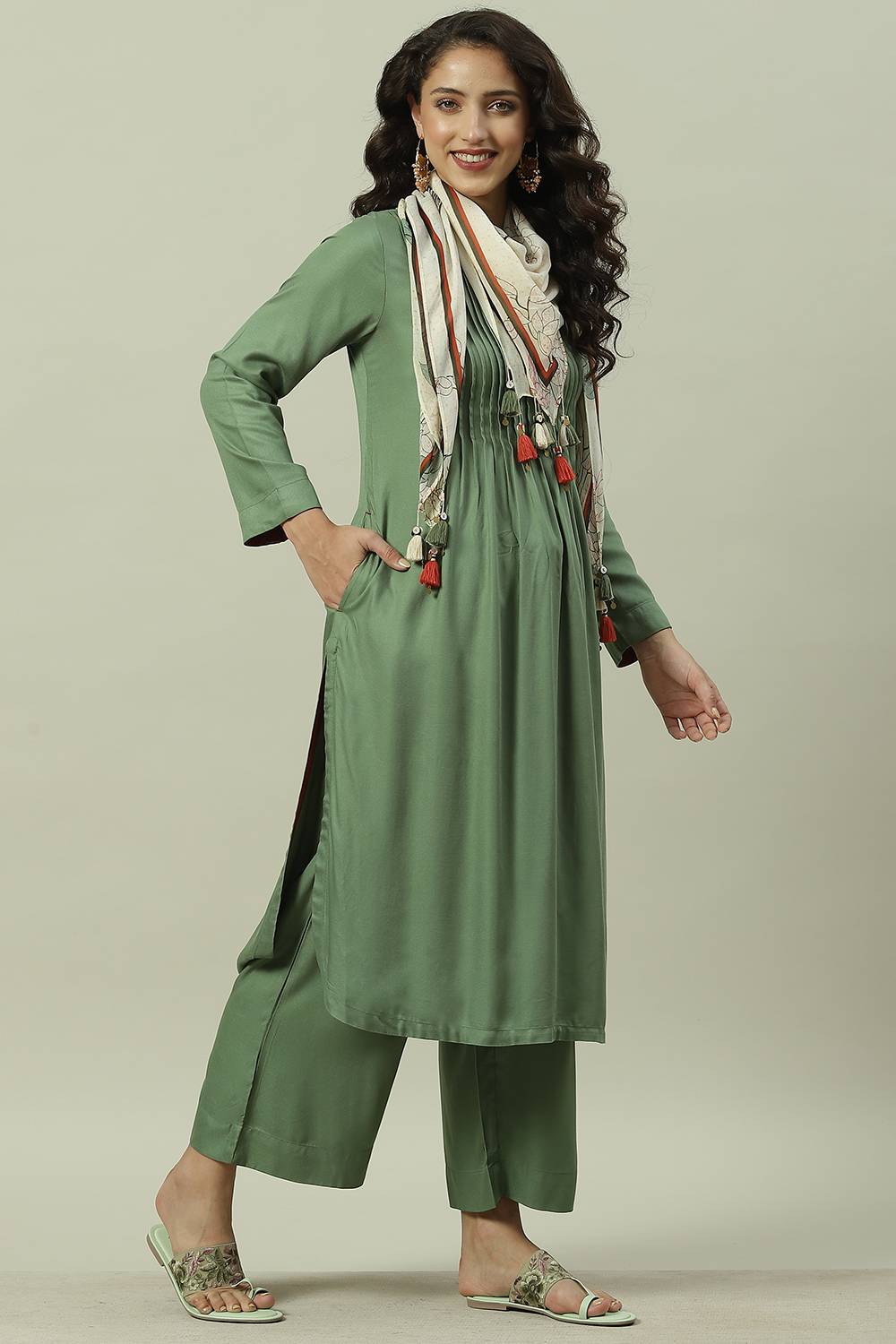 Green LIVA Straight Solid Kurta Set image number 2