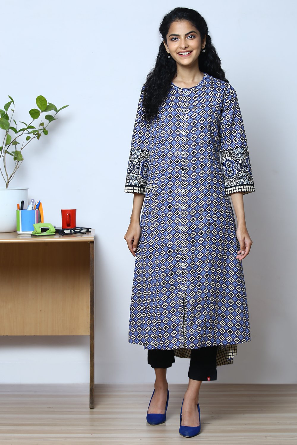 Blue Cotton Flax Straight Printed Kurta image number 2