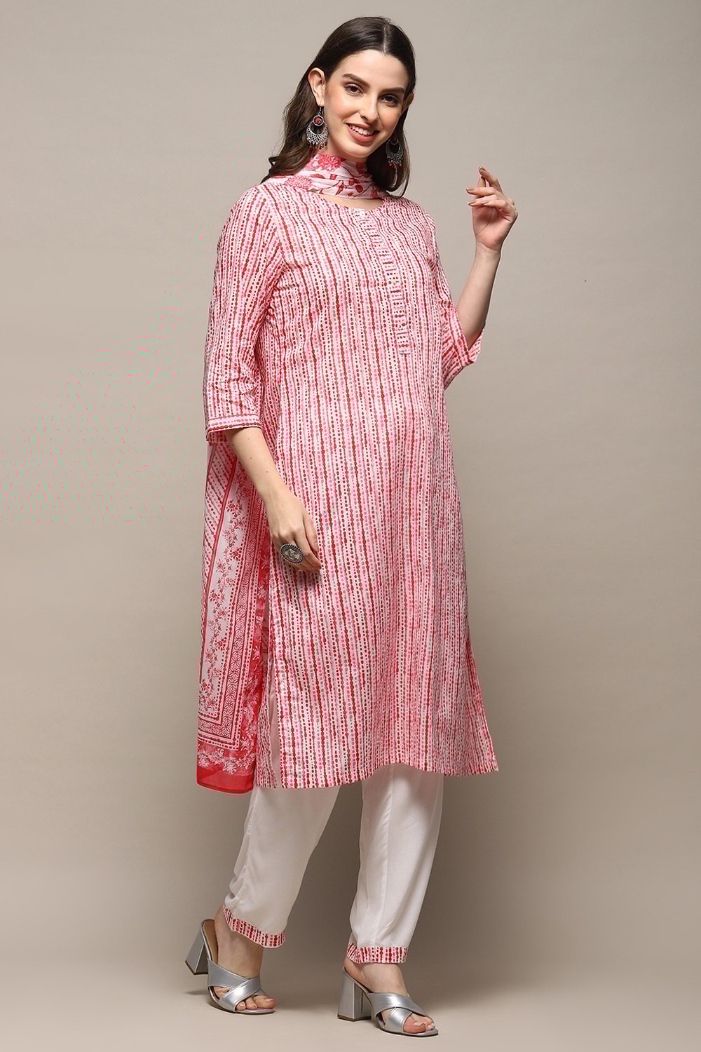 White Red Cotton Straight Suit Set image number 6