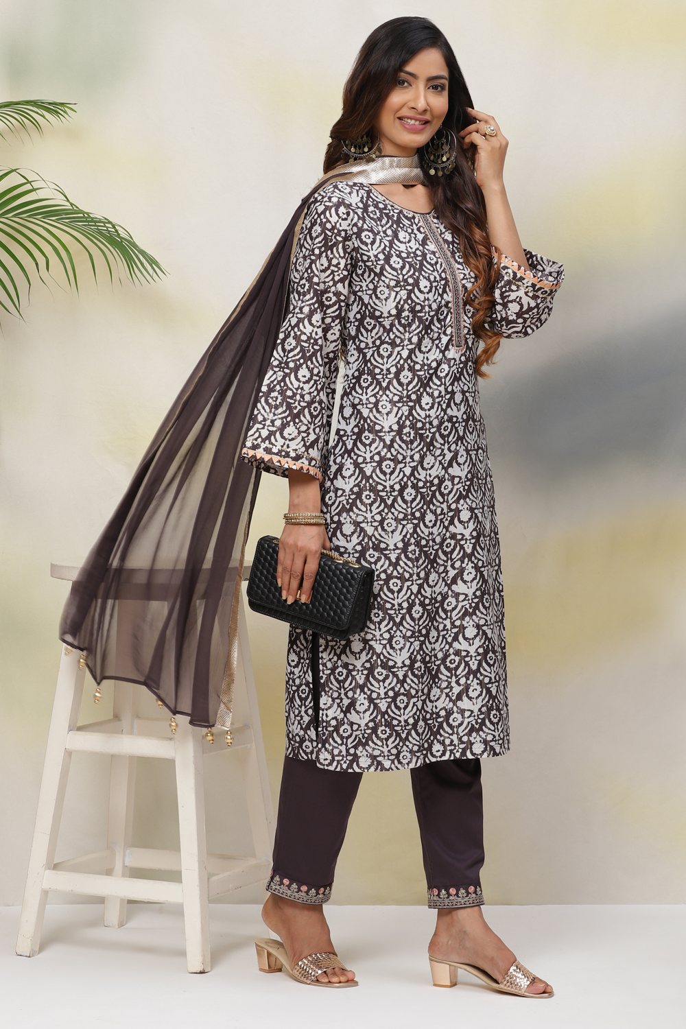 Black Poly Metallic Straight Kurta Slim Pant Suit Set image number 6