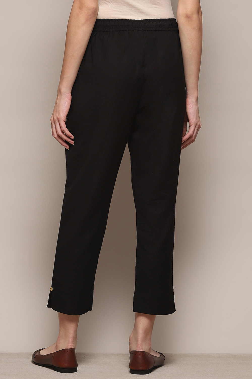 Black Cotton Blend Slim Solid Pants image number 4