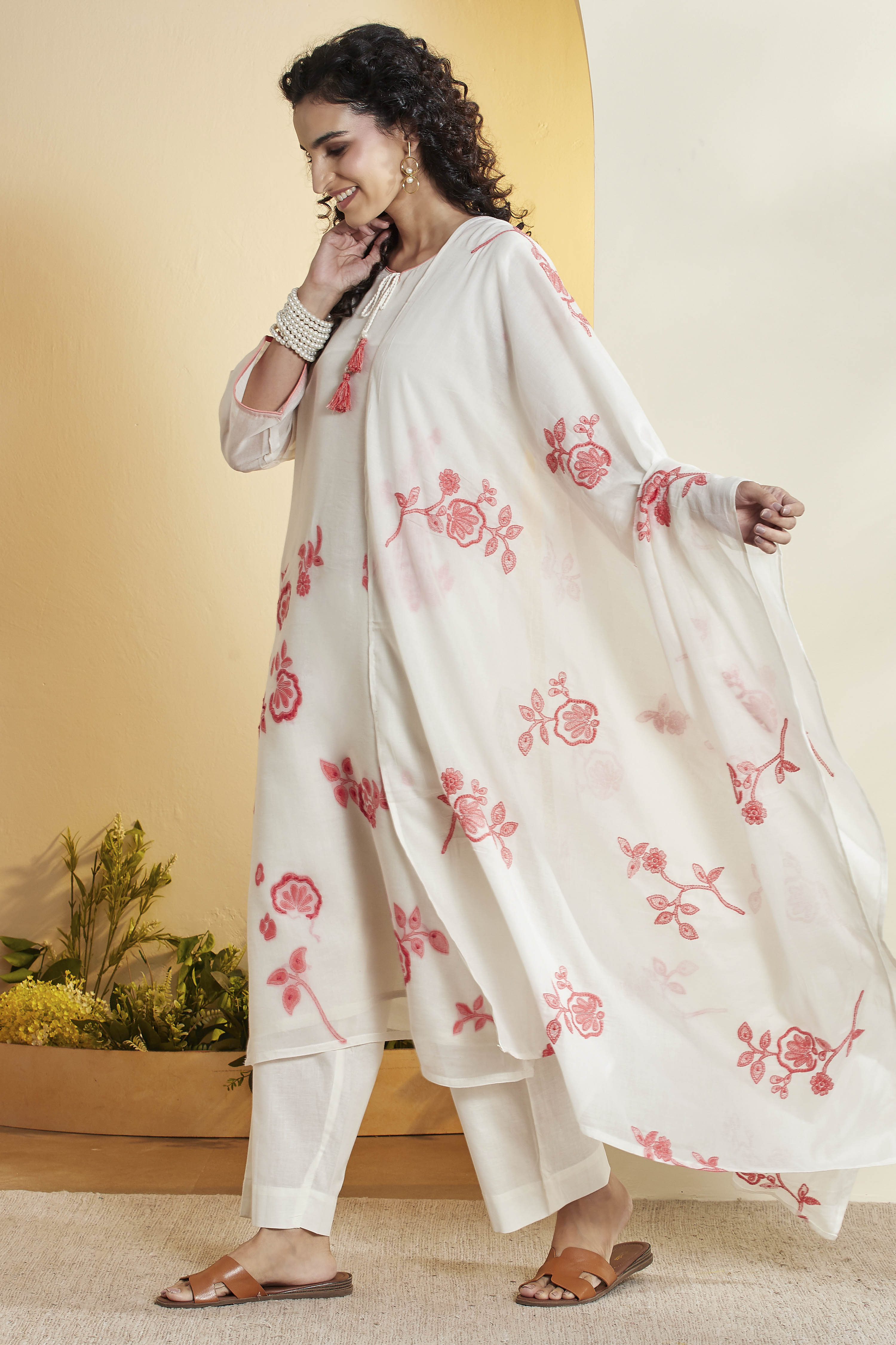 White & Red Viscose Rayon Floral Embroidered Kurta Set image number 4