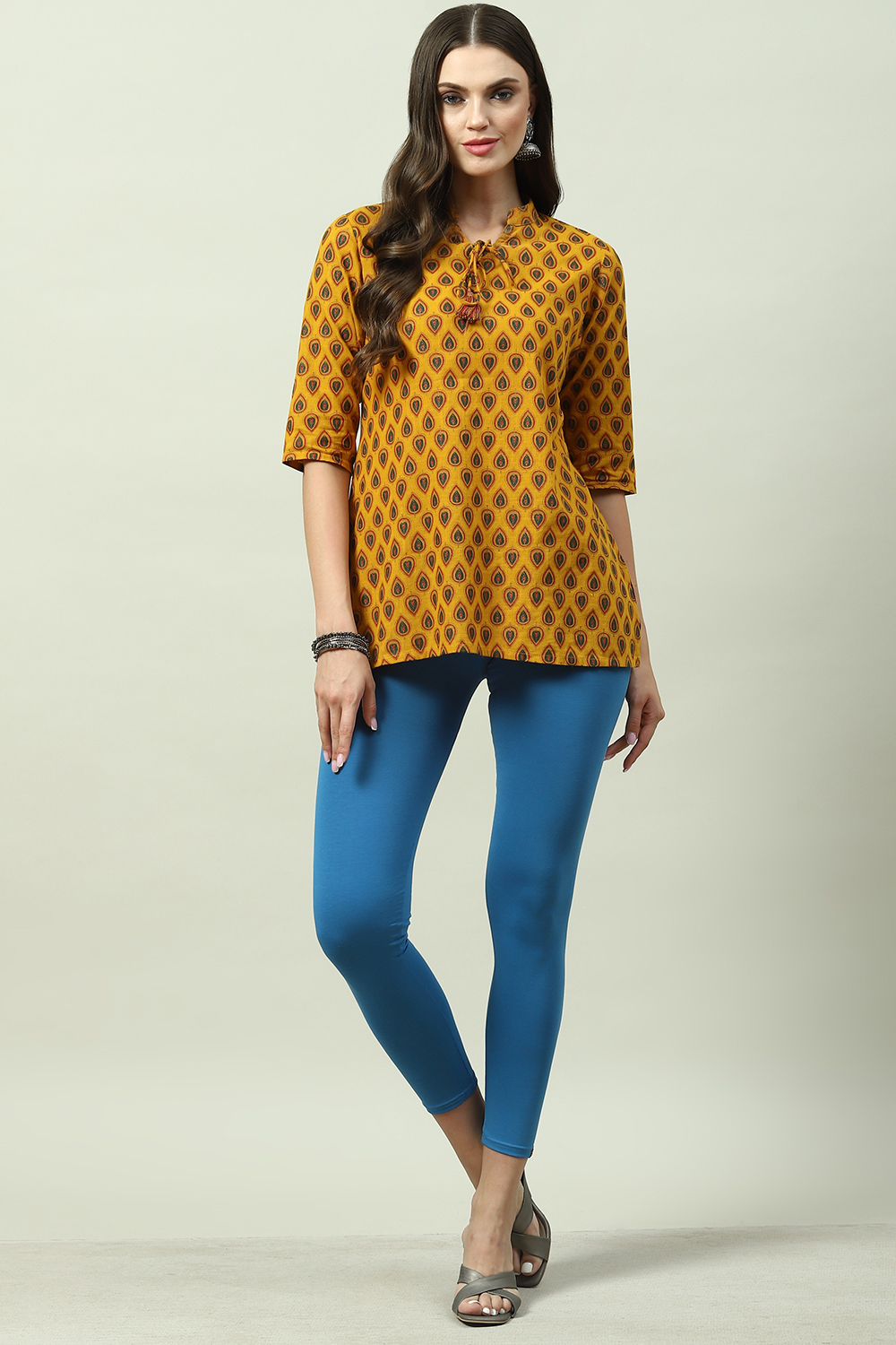 Black Cotton Blend Solid Leggings image number 5