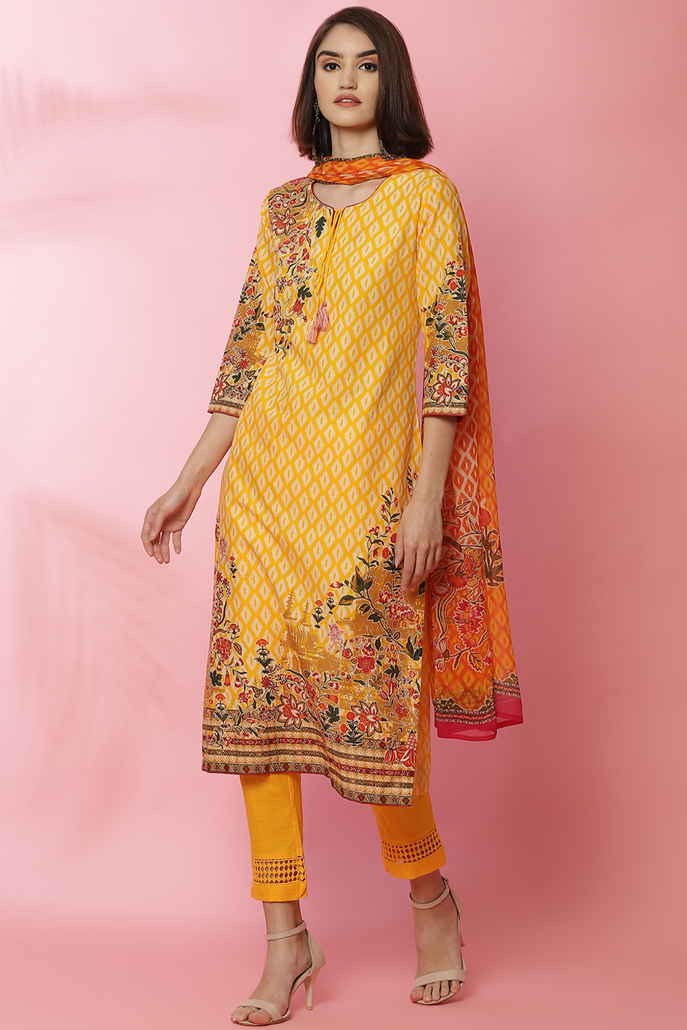 Yellow Cotton Straight Kurta Slim Pants Suit Set image number 2