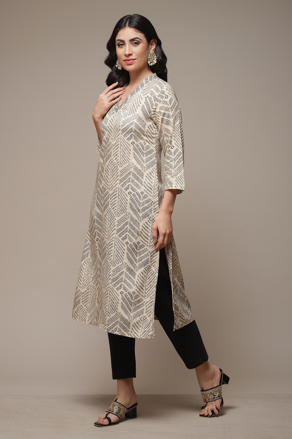 Beige LIVA Straight Printed Kurta image number 3