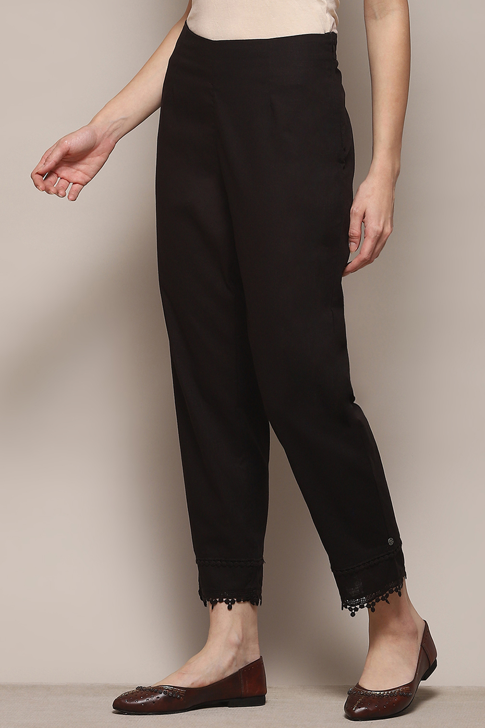 Black Cotton Slim Solid Pants image number 2