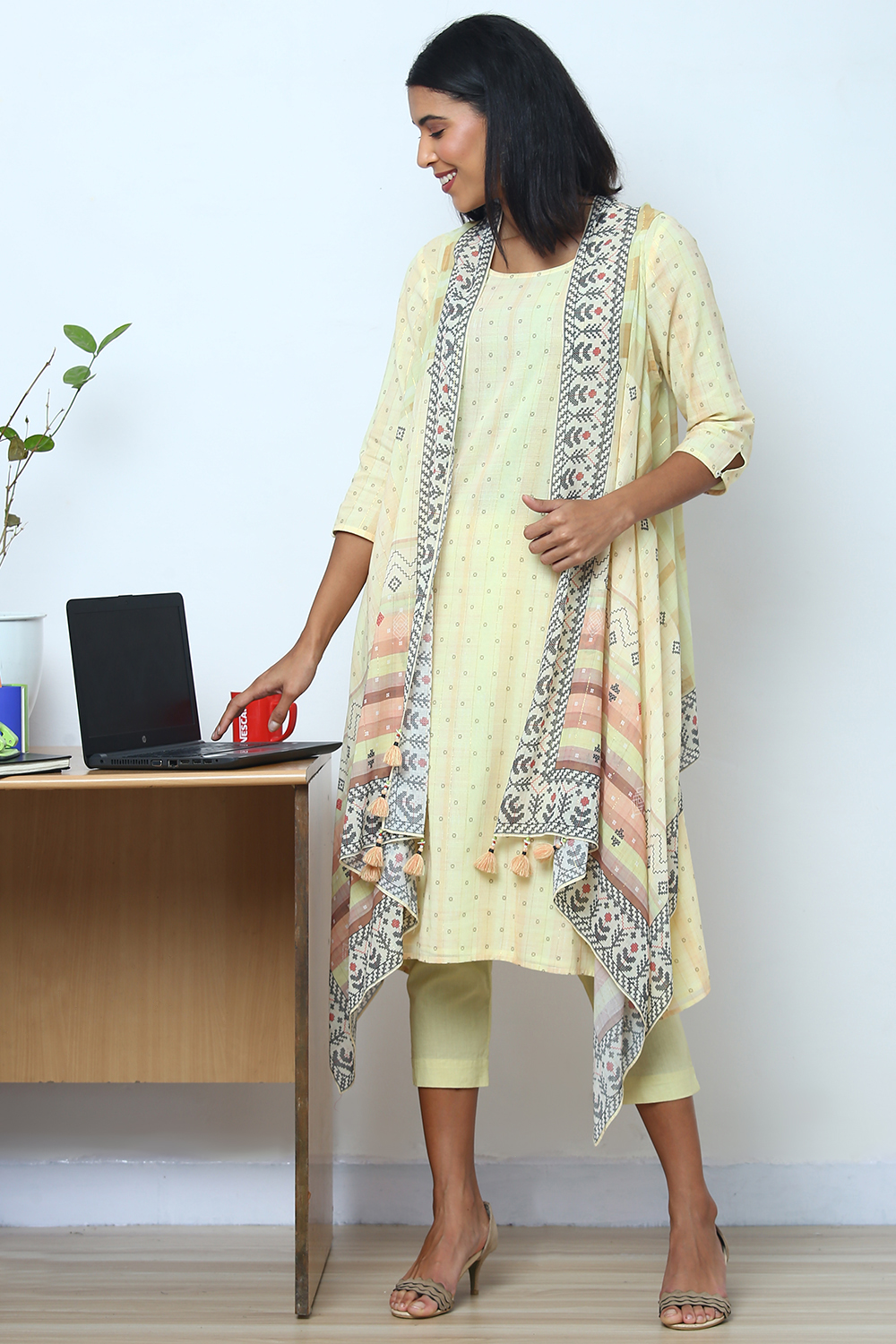 Light Yellow Metallic Cotton Straight Kurta Slim Pant Suit Set image number 5