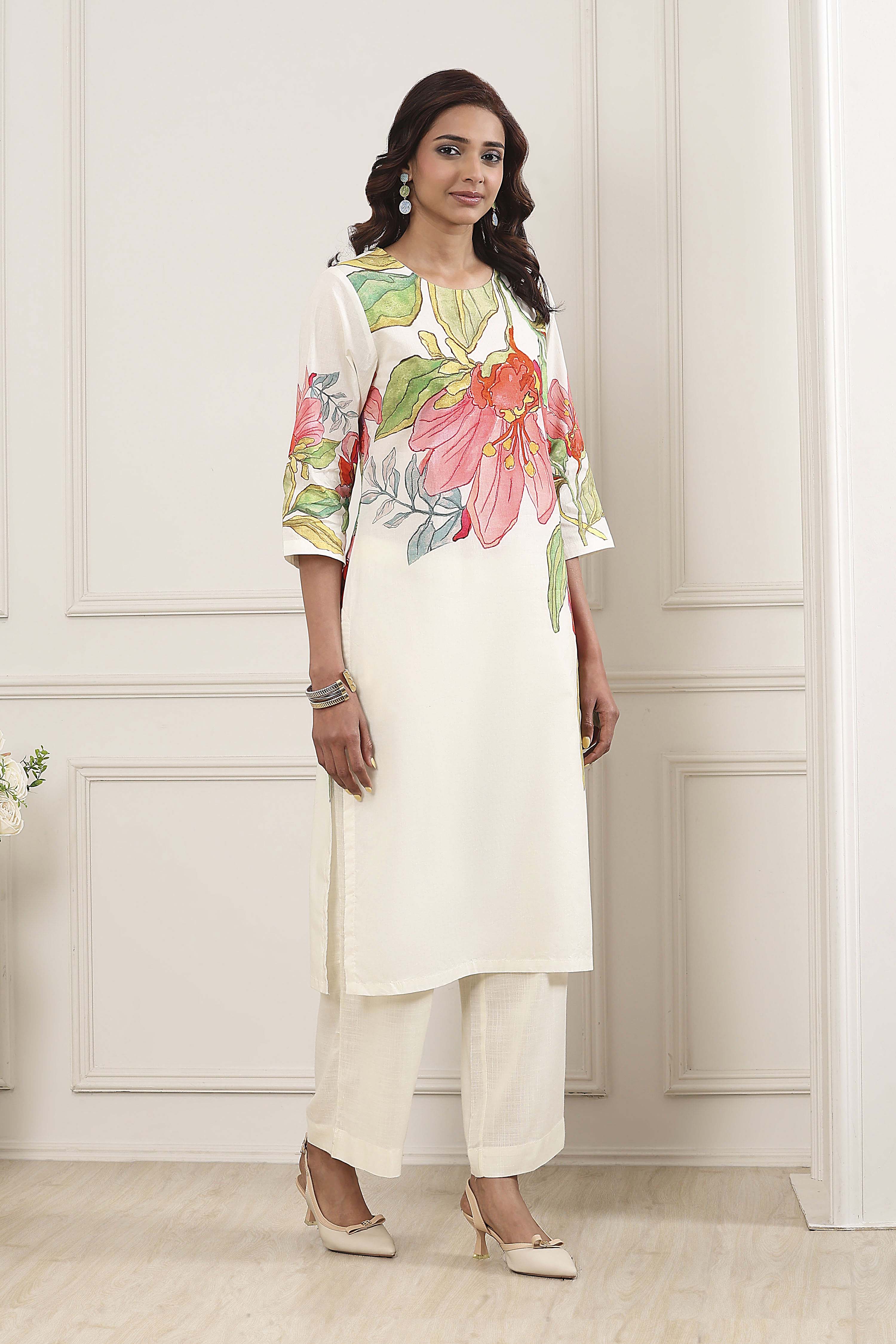 Yellow Cotton Floral Printed Straight Kurta Set image number 5