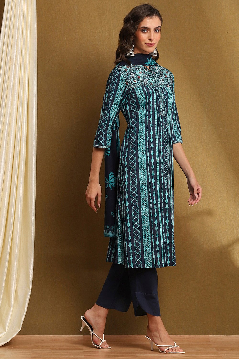 Indigo Blue Cotton Printed Straight Suit Set image number 5