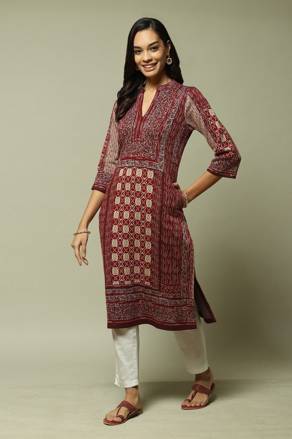 Maroon Poly Metallic Straight Printed Kurta image number 1