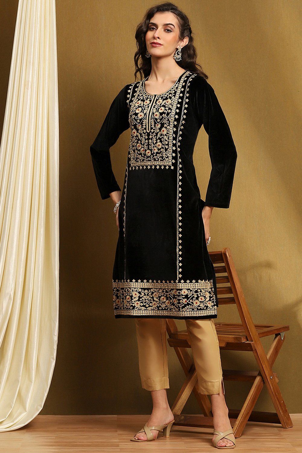 Black Velvet Embroidered Straight Kurta image number 0
