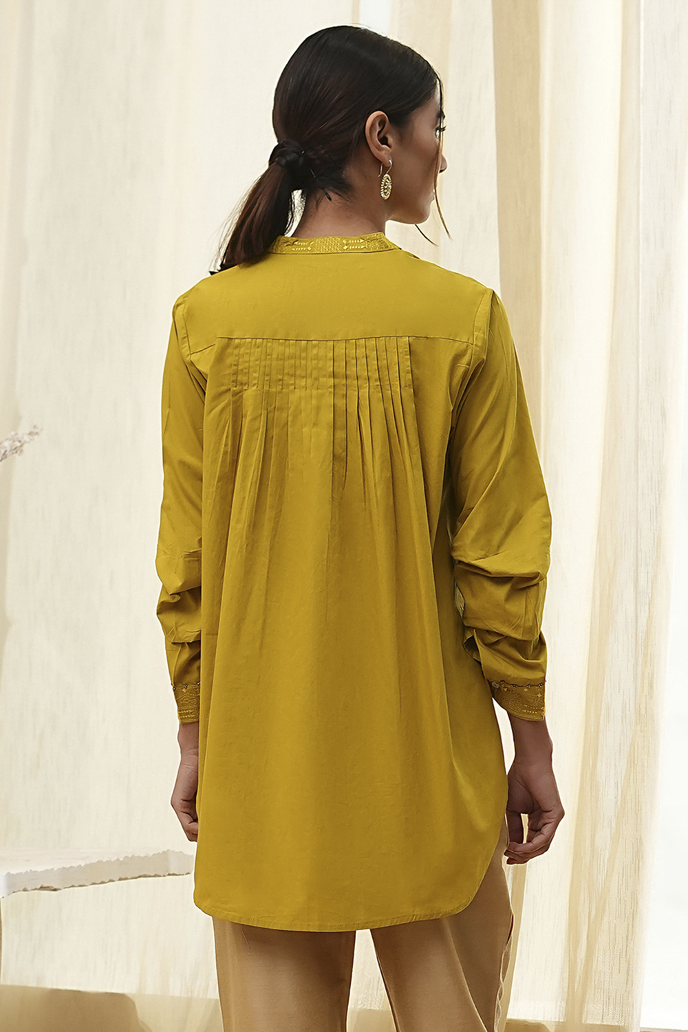 Honey Mustard Cotton Solid High-Low Shirt image number 3