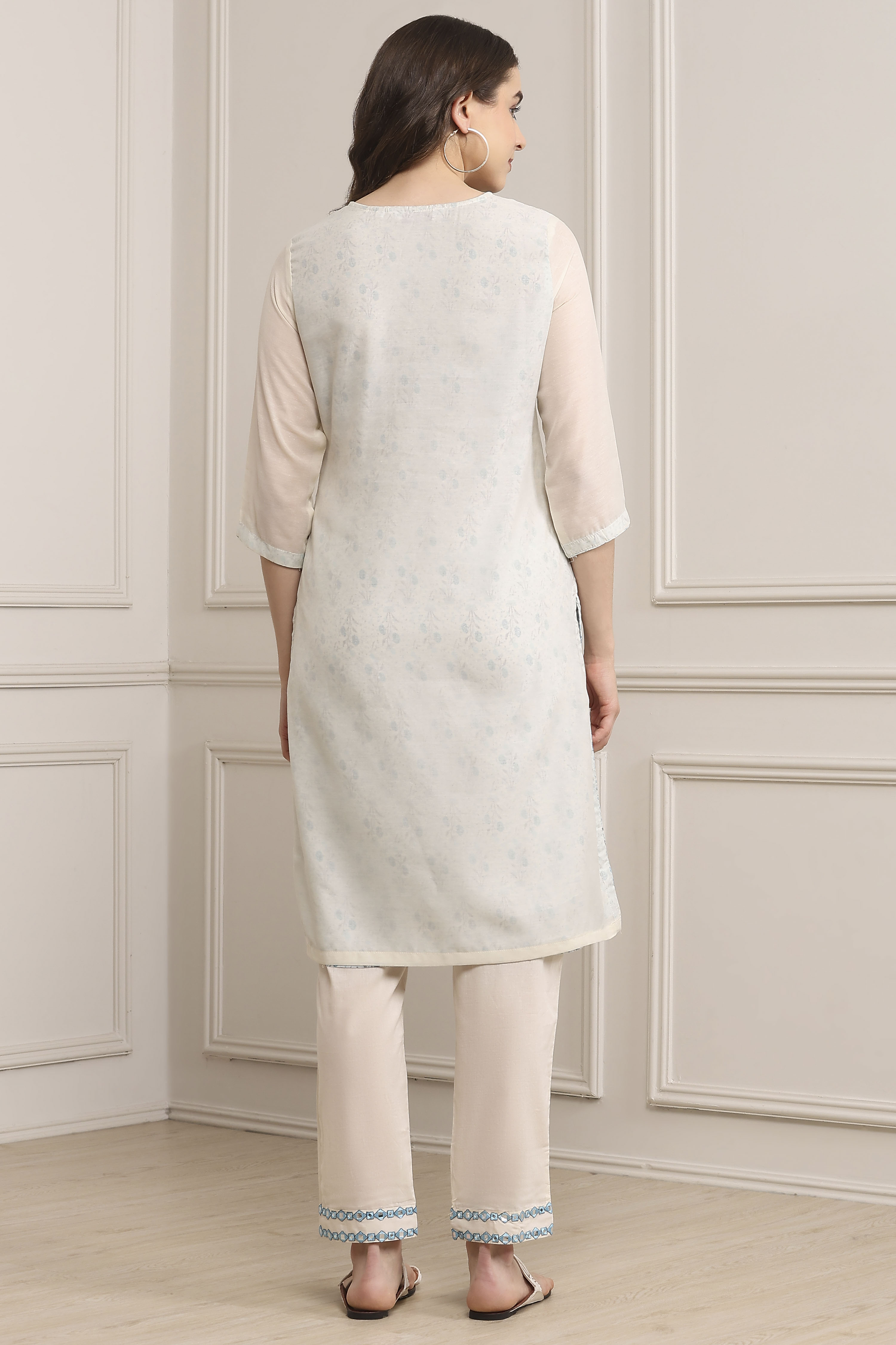 Off White Art Silk Straight Kurta Regular Pant Suit Set image number 4