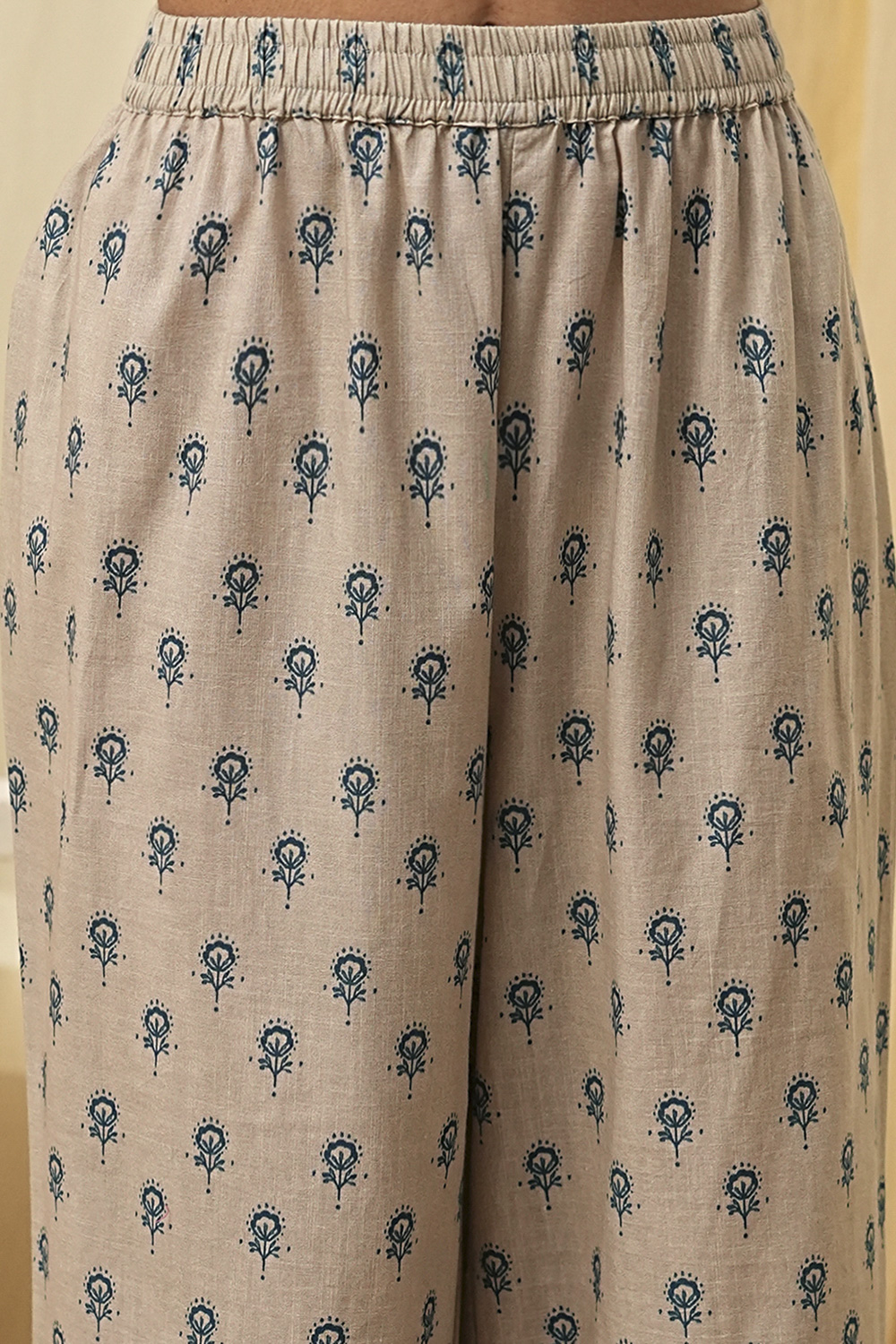 Red Cotton Printed Gathered Suit Set image number 2