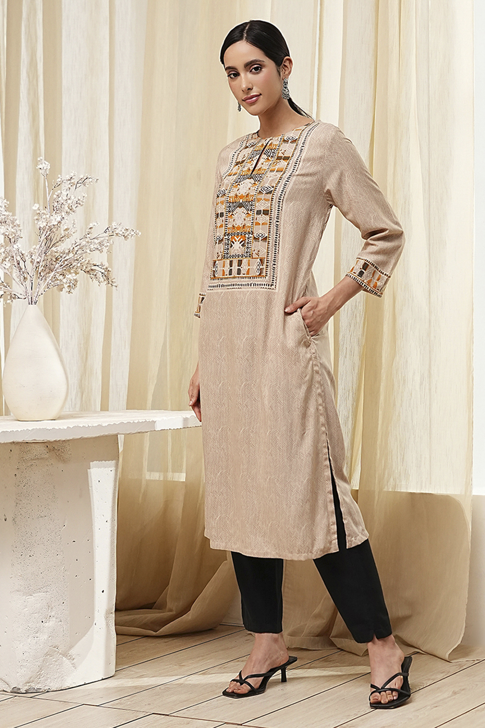 Beige Printed Straight Kurta image number 2