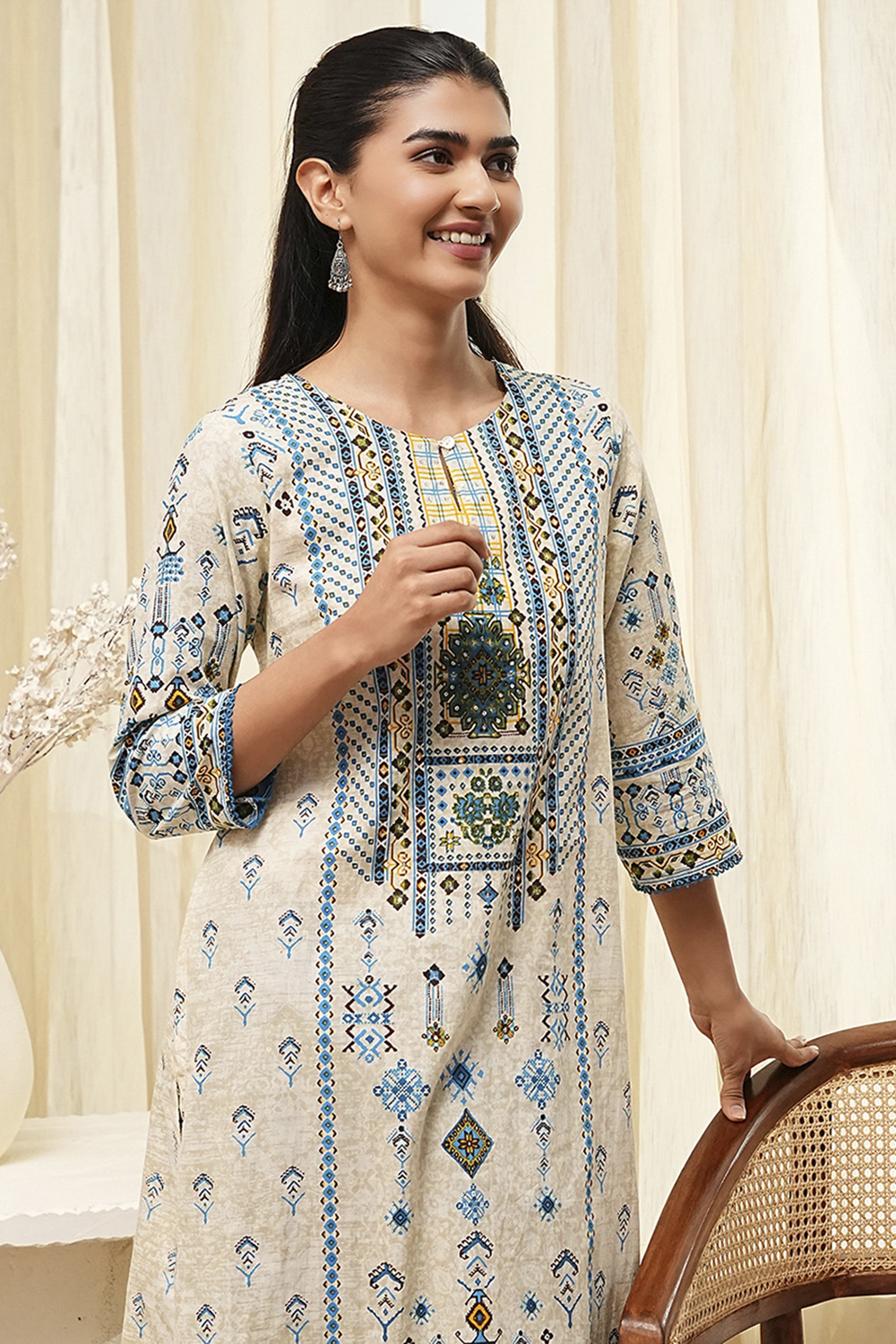 Off-White and Blue Cotton Straight Kurta image number 6