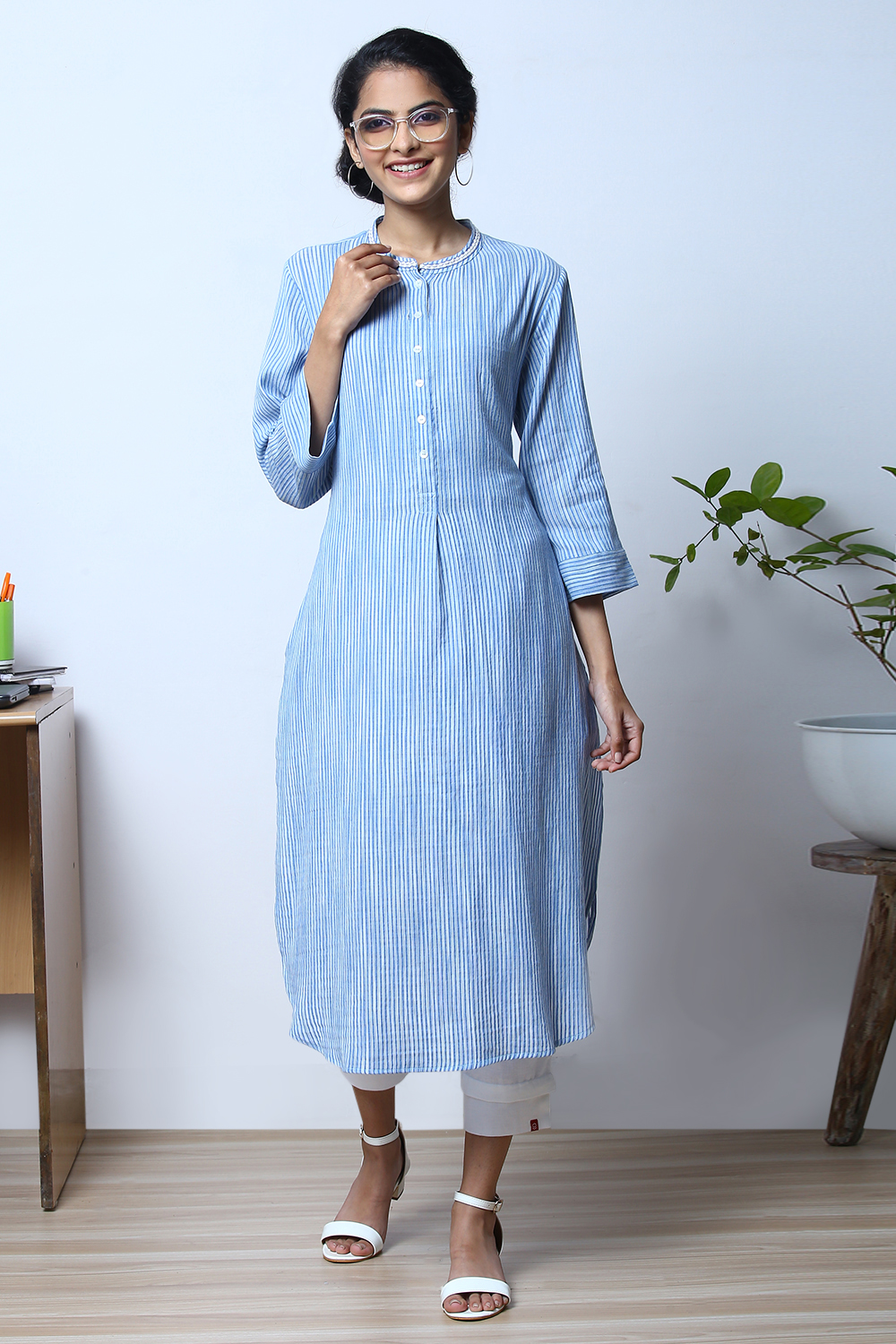 White And Blue Cotton Yarndyed Kurti image number 4