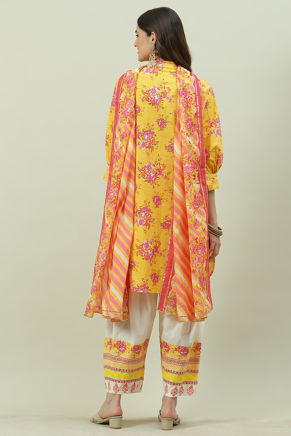 Yellow Cotton Straight Kurta Salwar Suit Set image number 4