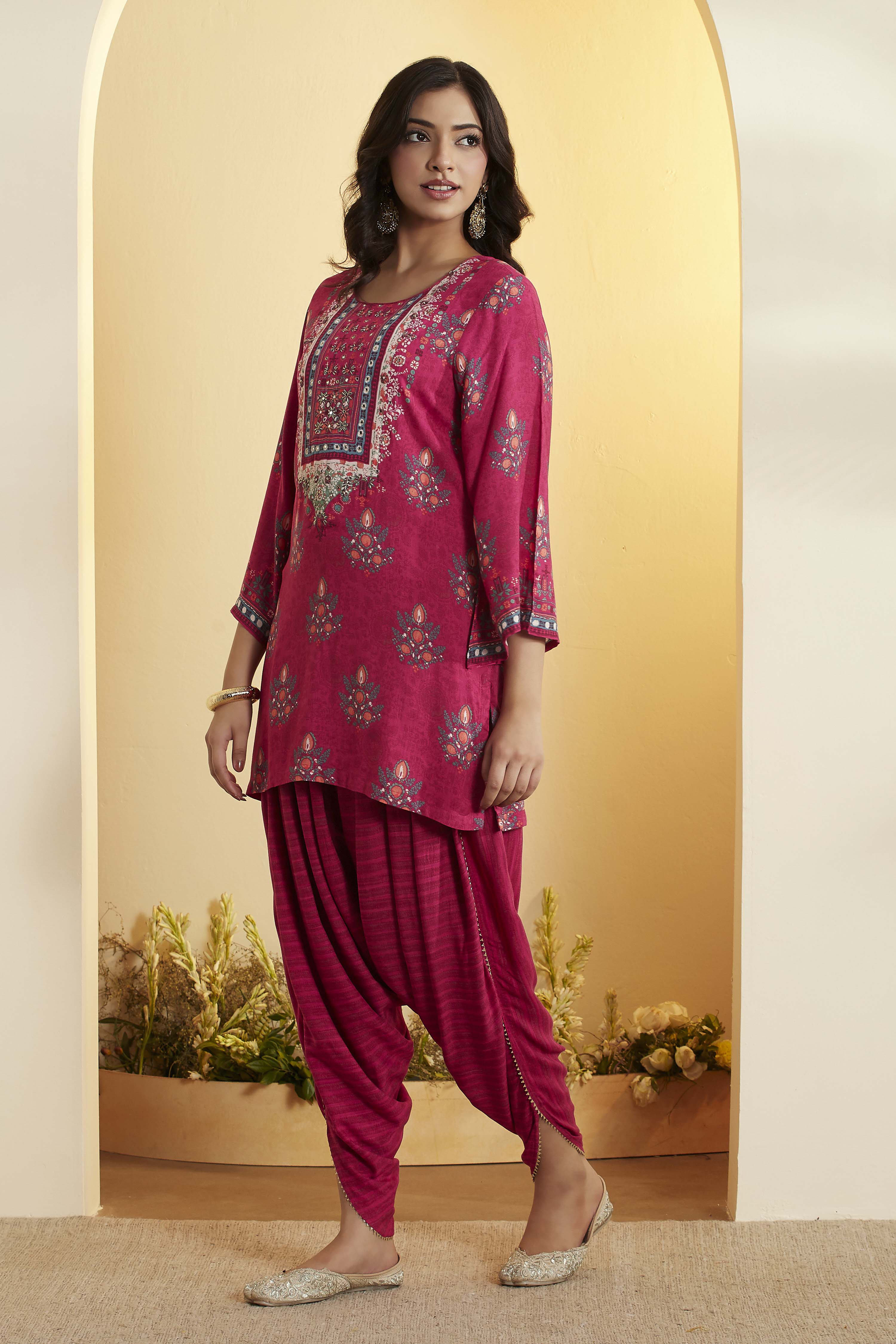 Green Viscose Rayon Straight Kurta Pants Set image number 3