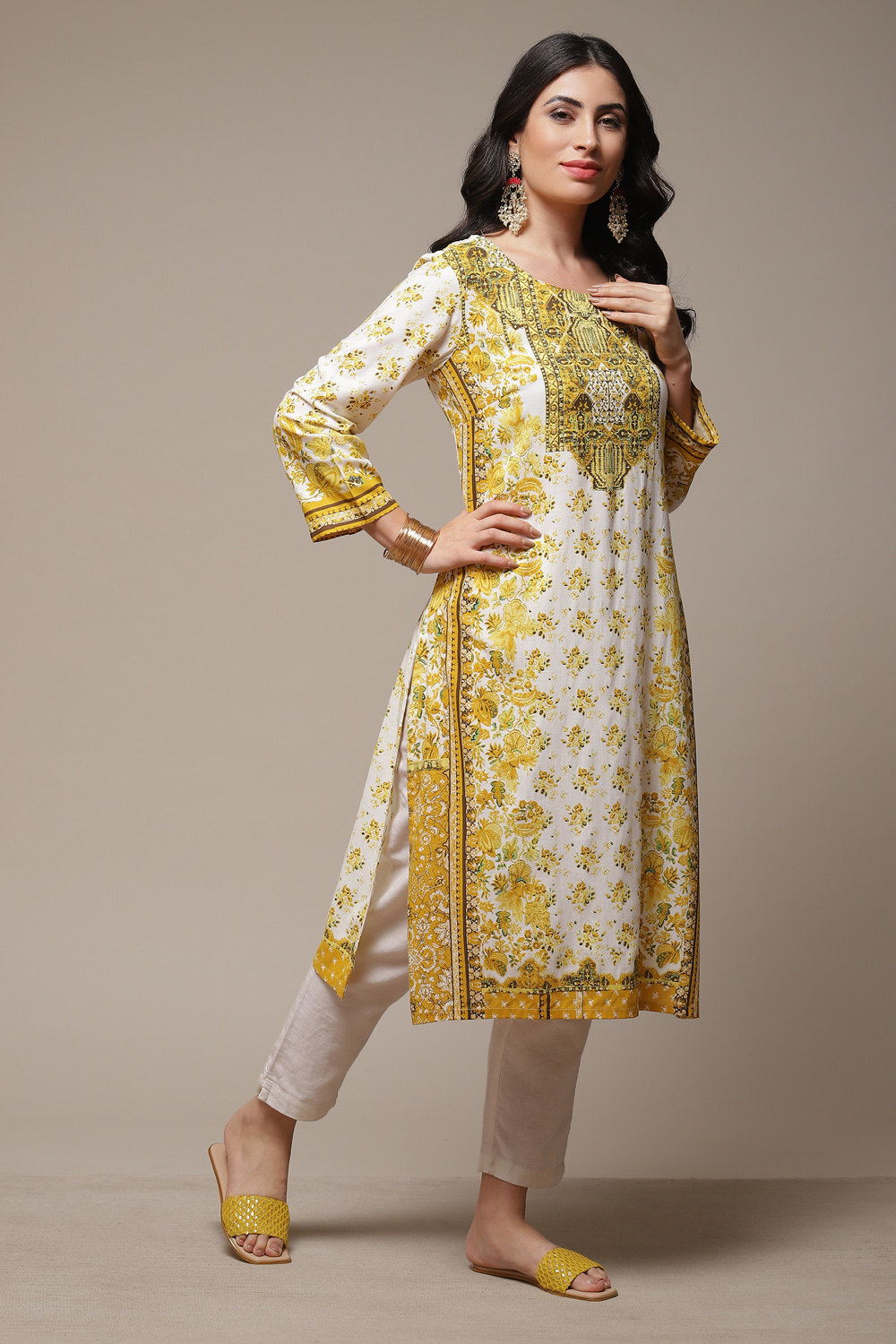 Off White LIVA Straight Printed Kurta image number 4