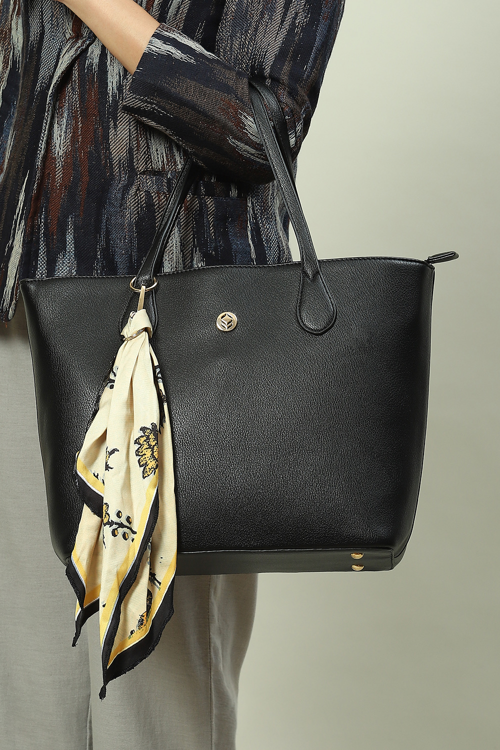 Black Pu Leather Tote Bag image number 6