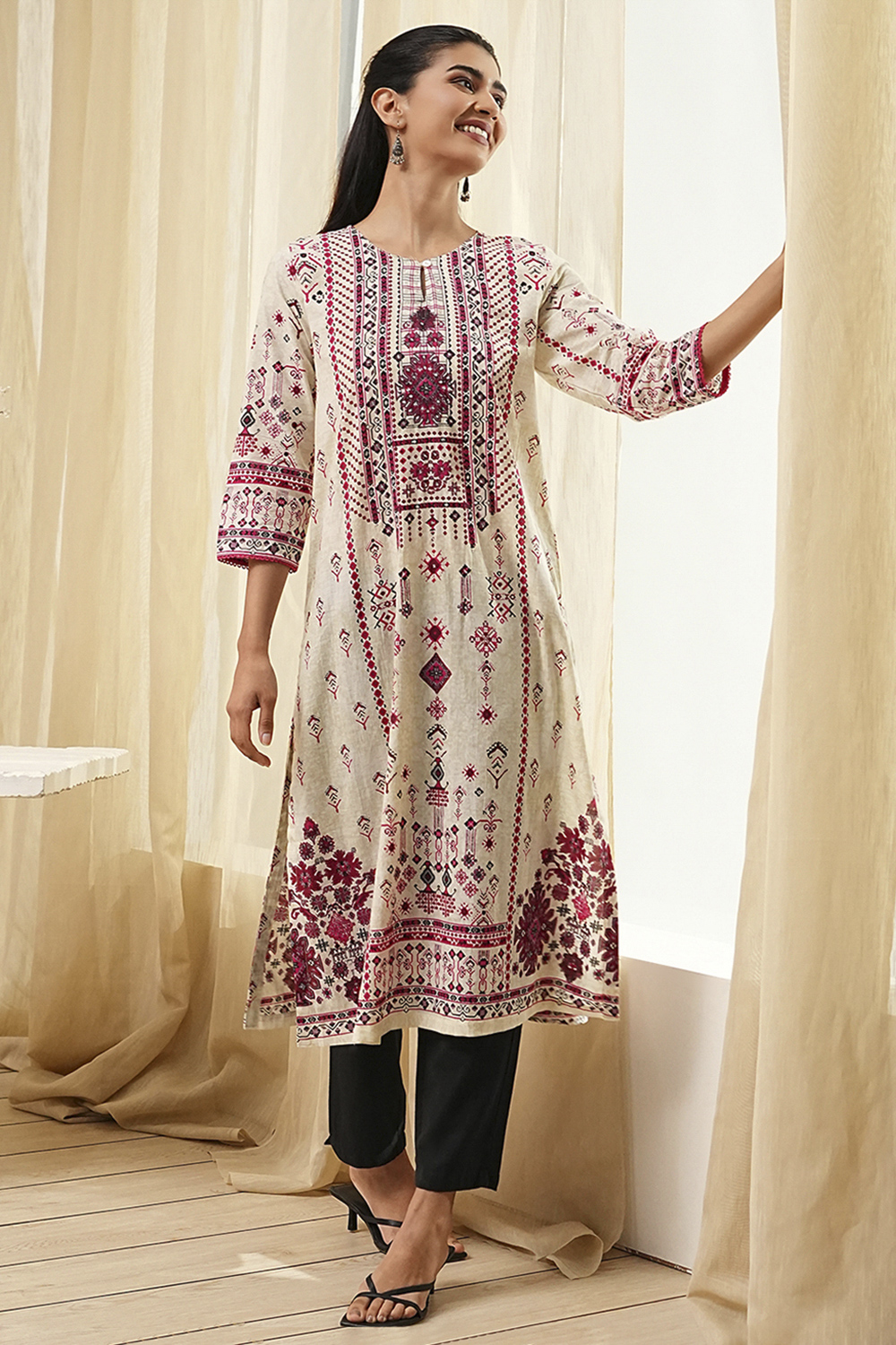 Off-White and Blue Cotton Straight Kurta image number 0