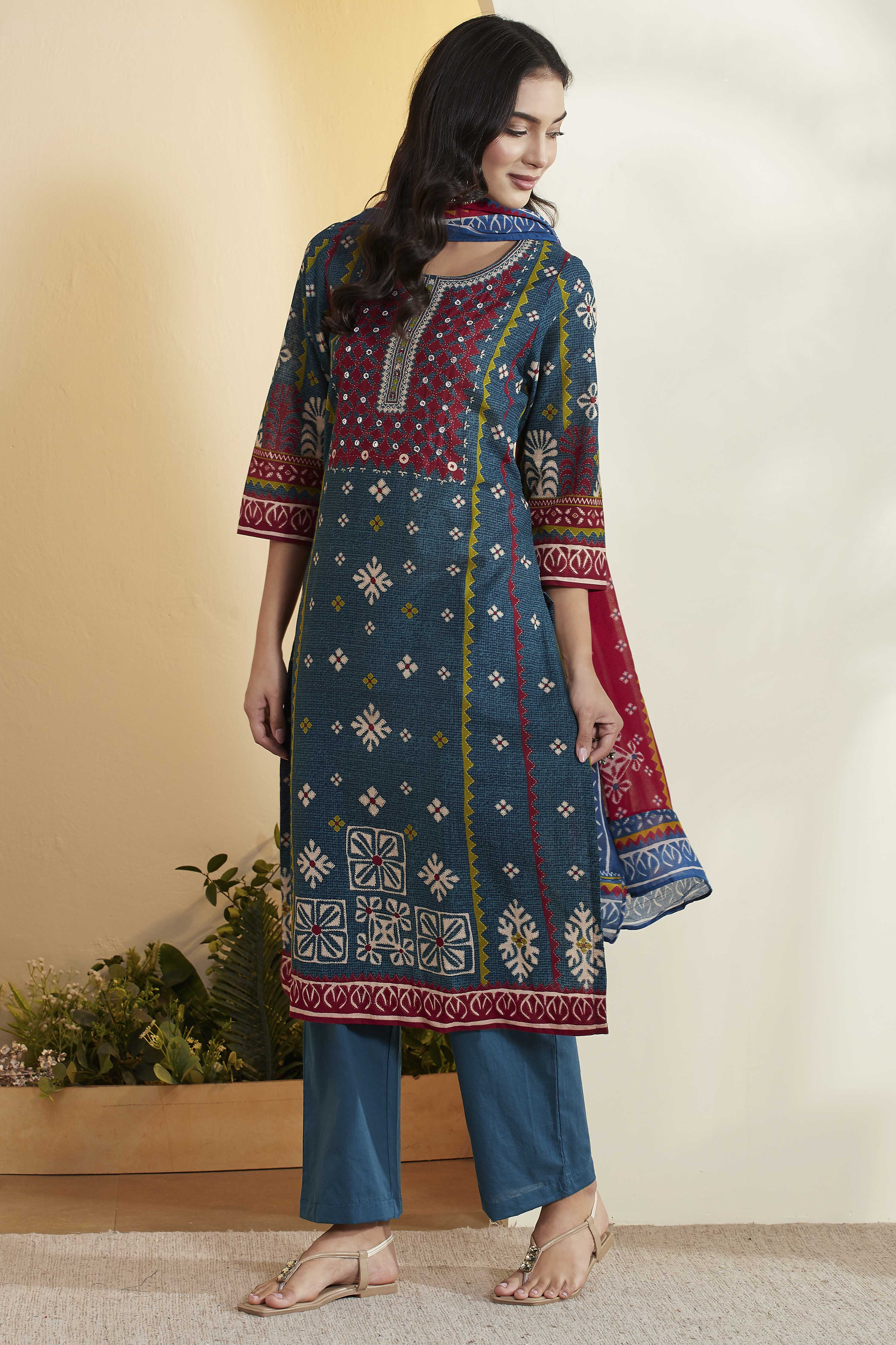 Red Cotton Printed Straight Kurta Set image number 4