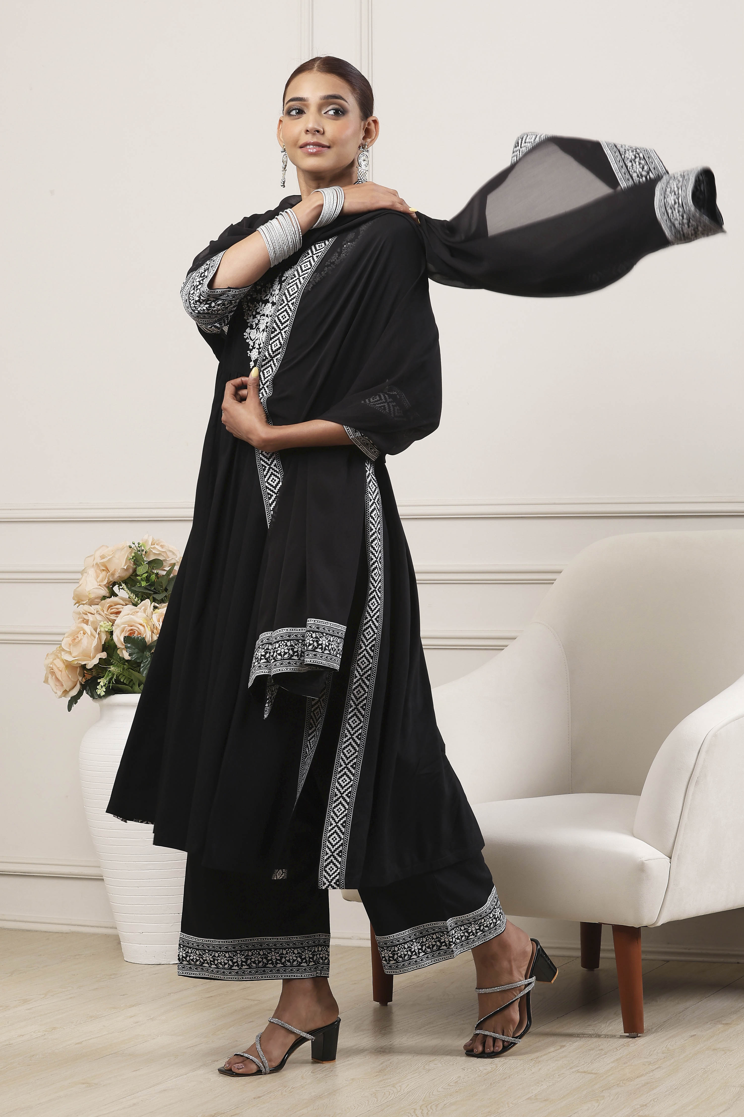 Black Dyed Solid Gathered Straight Suit Set image number 0