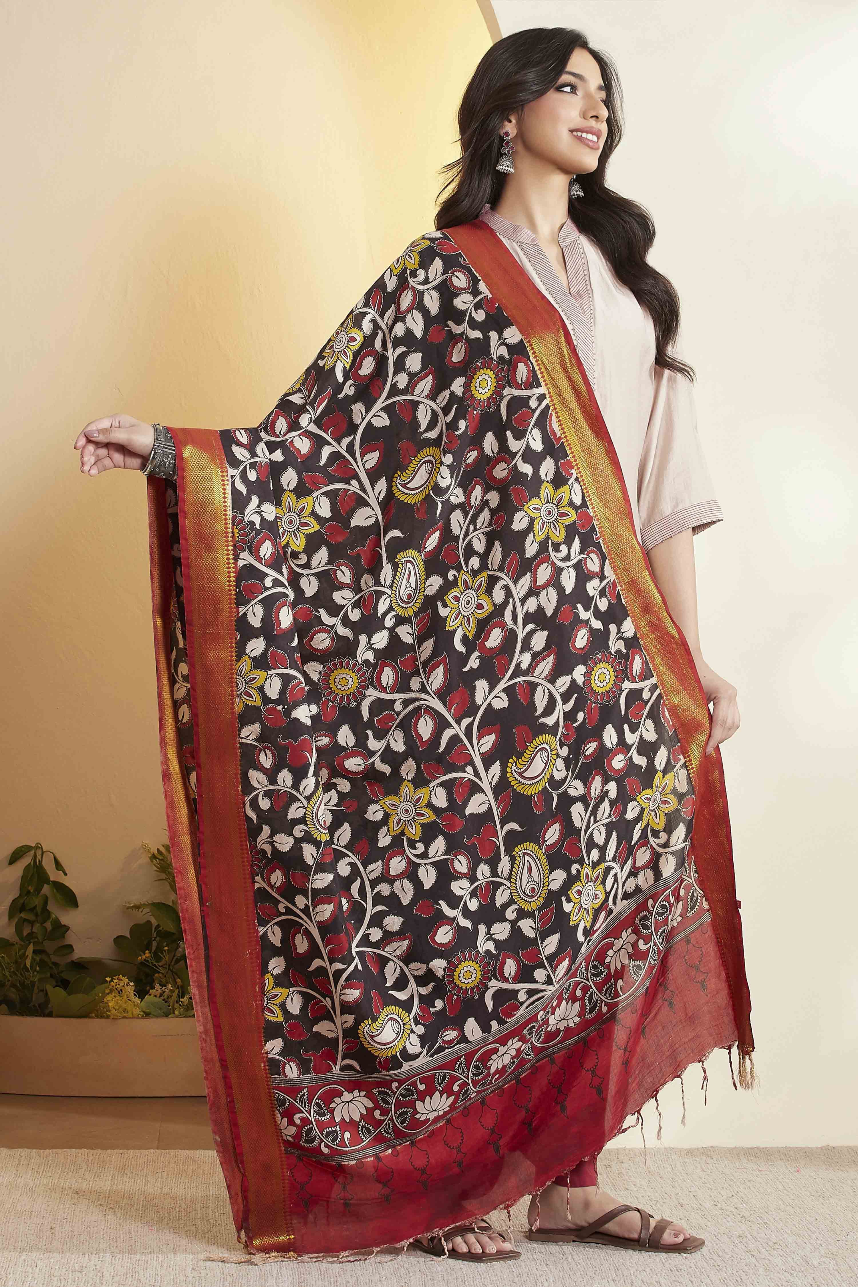 Black Chennur Silk Floral Bloom Dupatta image number 4
