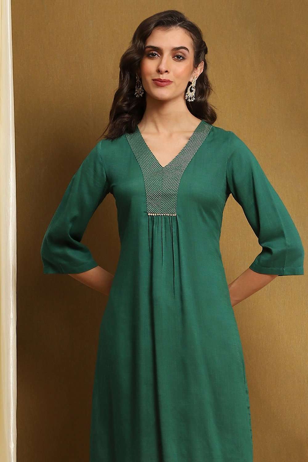 Bottle Green Solid Gathered Straight Kurta image number 1