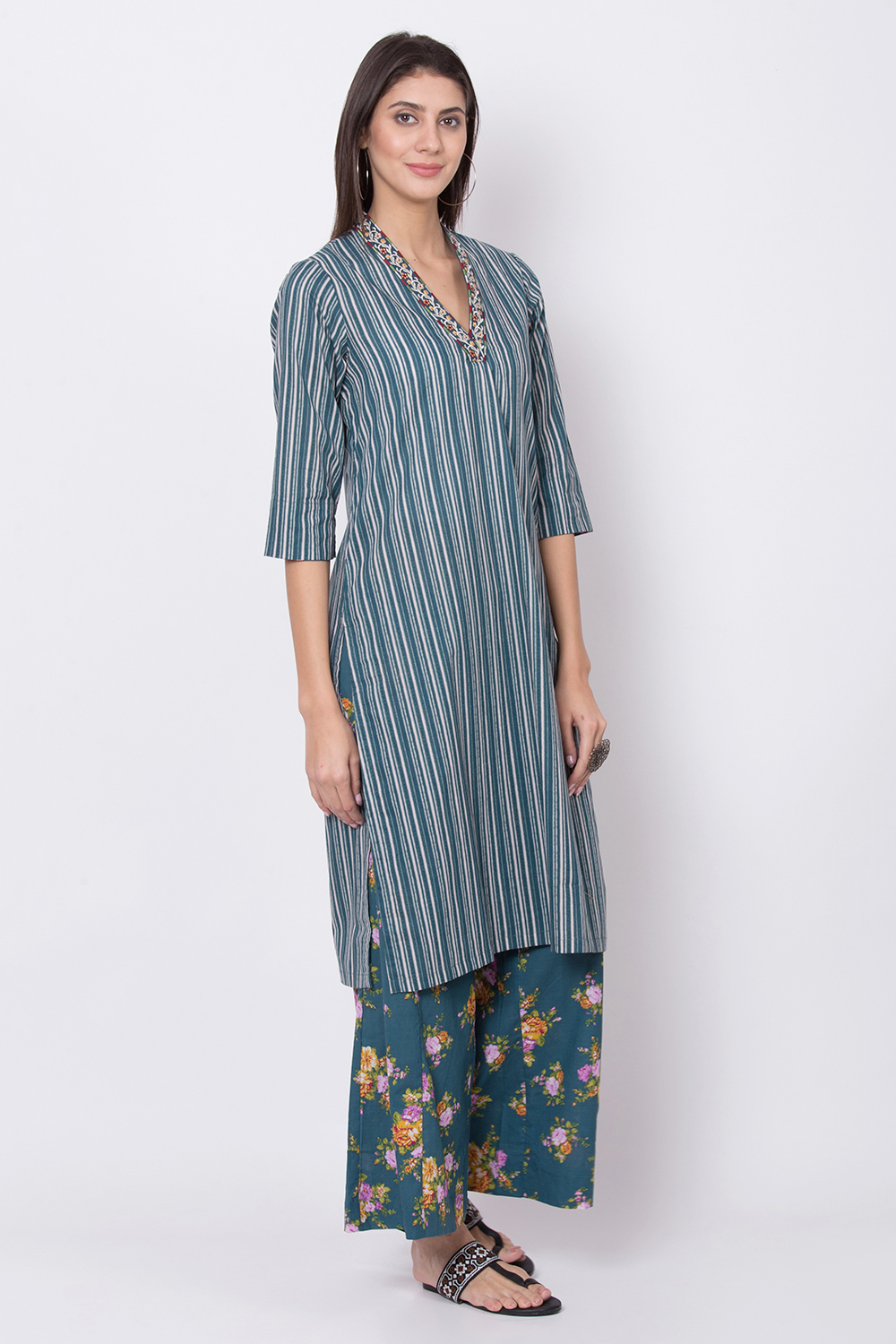 Blue Cotton Straight Kurta Flared Palazzo Suit Set image number 4