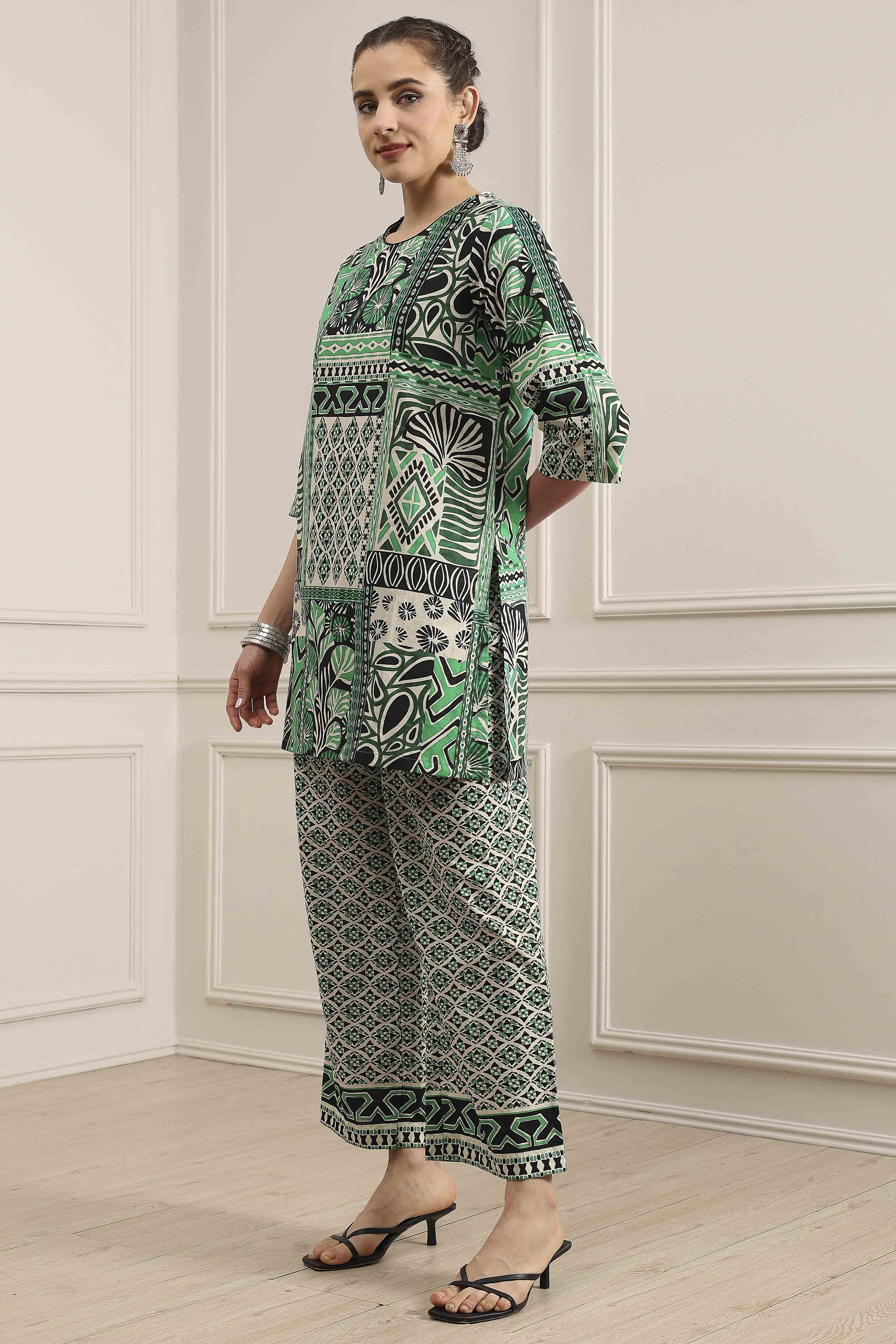 Green Cotton Printed Straight Kurta Palazzo Set image number 3