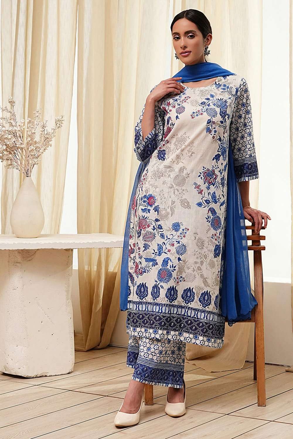 Off-White and Blue Cotton Straight Suit Set image number 0
