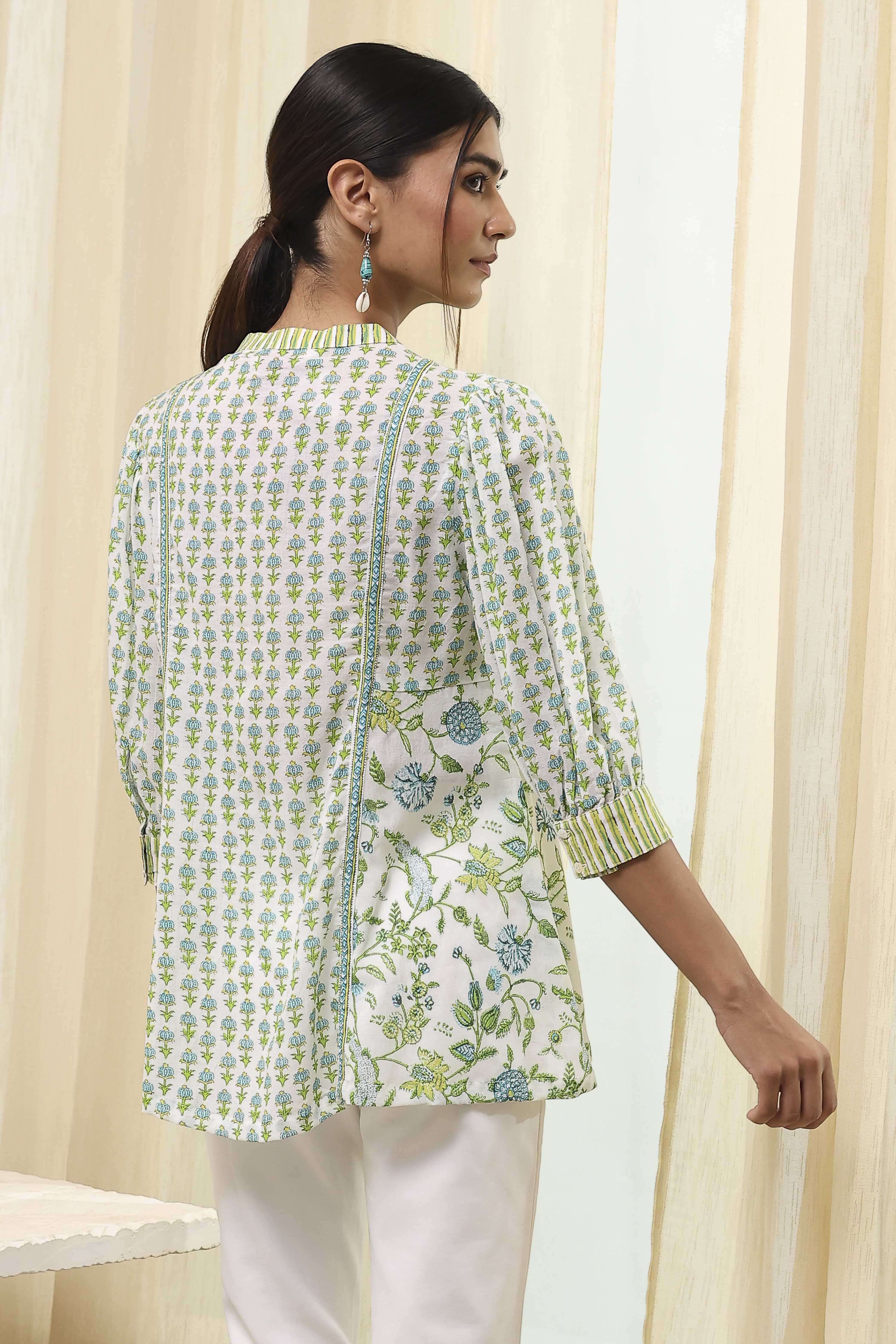 Green and White Pleated Short Kurta image number 3