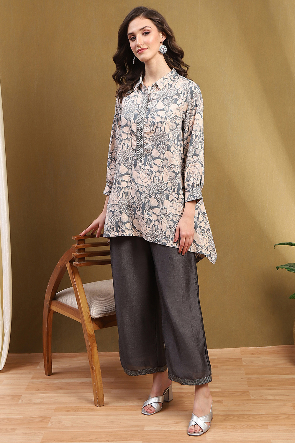 Beige and Grey Cotton Printed Straight Short Kurta image number 0