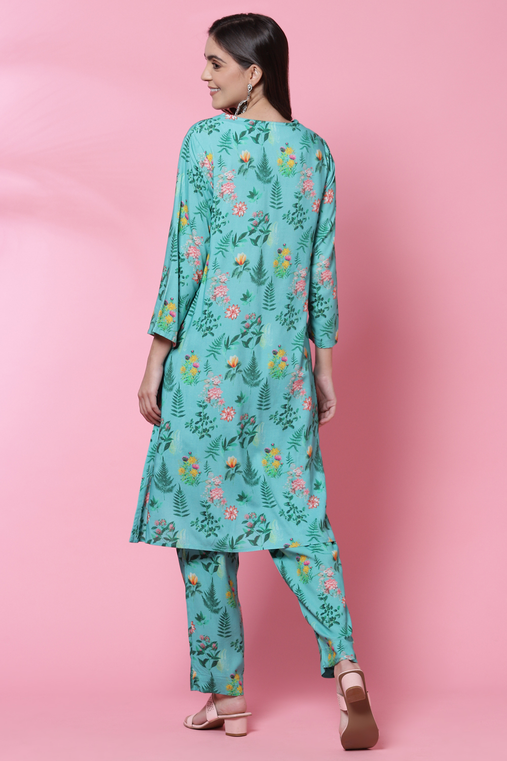 Sea Green LIVA Straight Kurta Relaxed Pant Suit Set image number 4