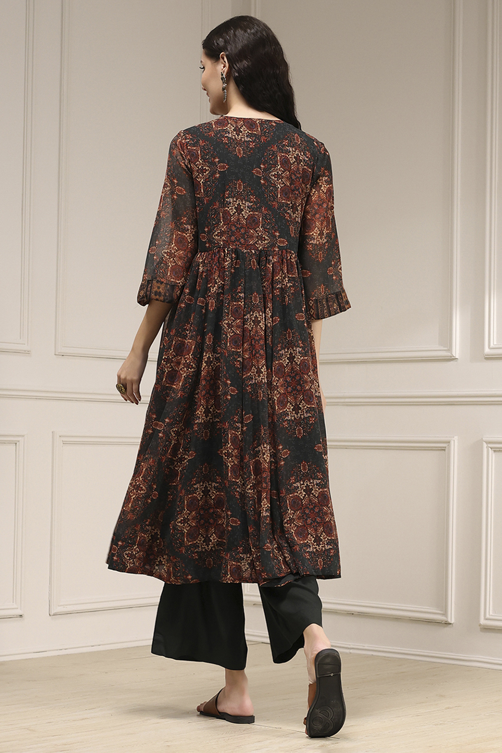 Charcoal Black Printed Gathered Suit Set image number 4