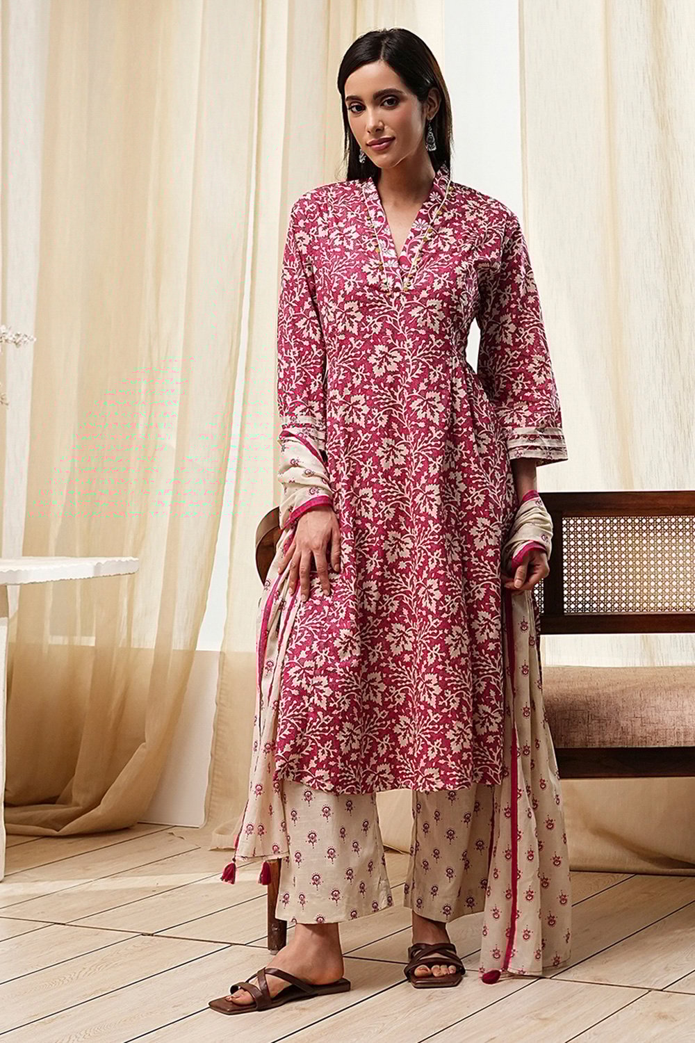 Red Cotton Printed Gathered Suit Set image number 6