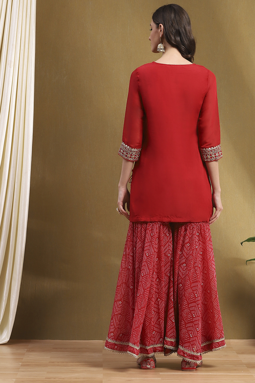 Red Embroidered Festive Straight Suit Set image number 4