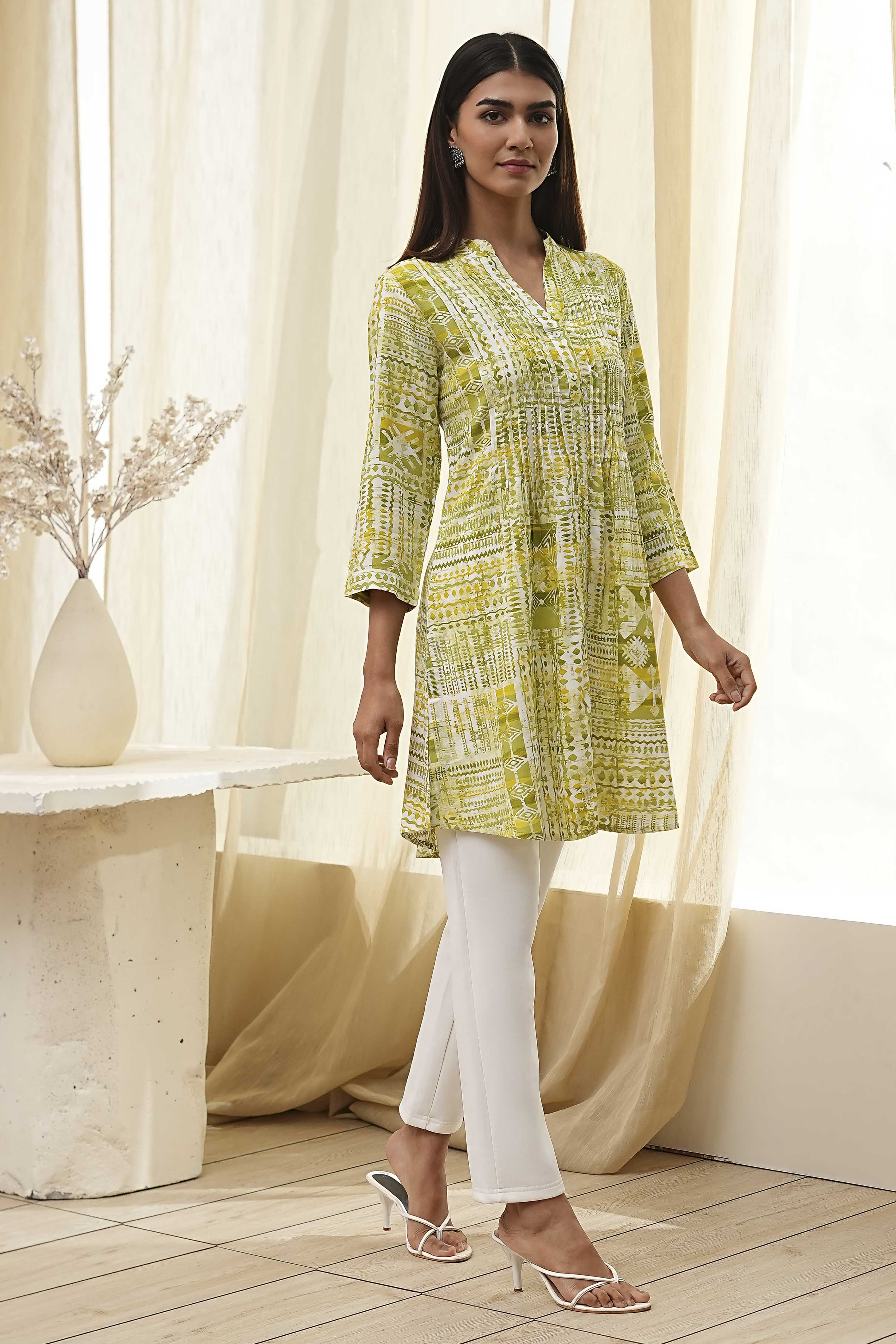 Lime Green Printed Straight Short Kurta image number 4