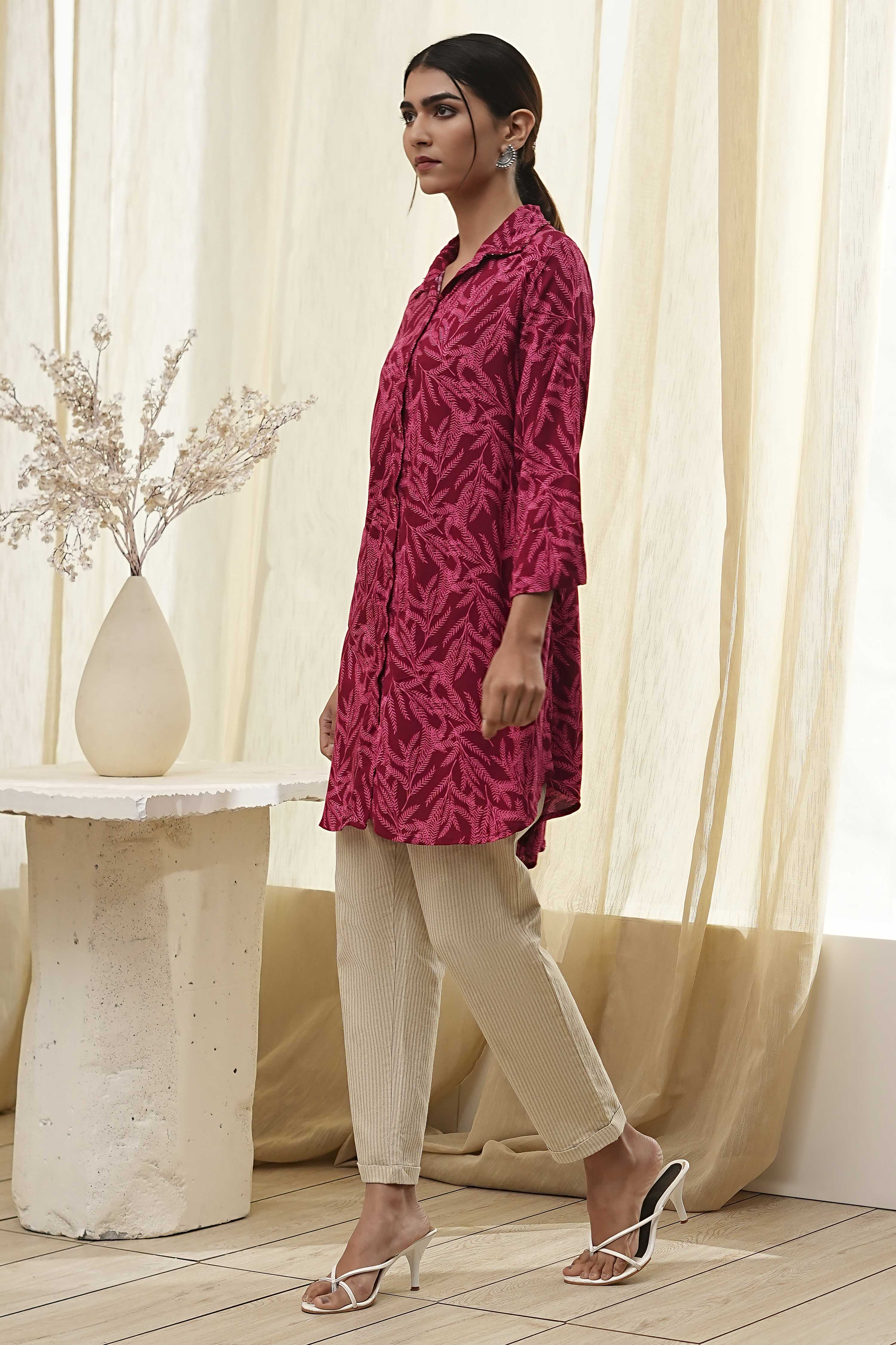 Red Printed Shirt-Style Short Kurta image number 2