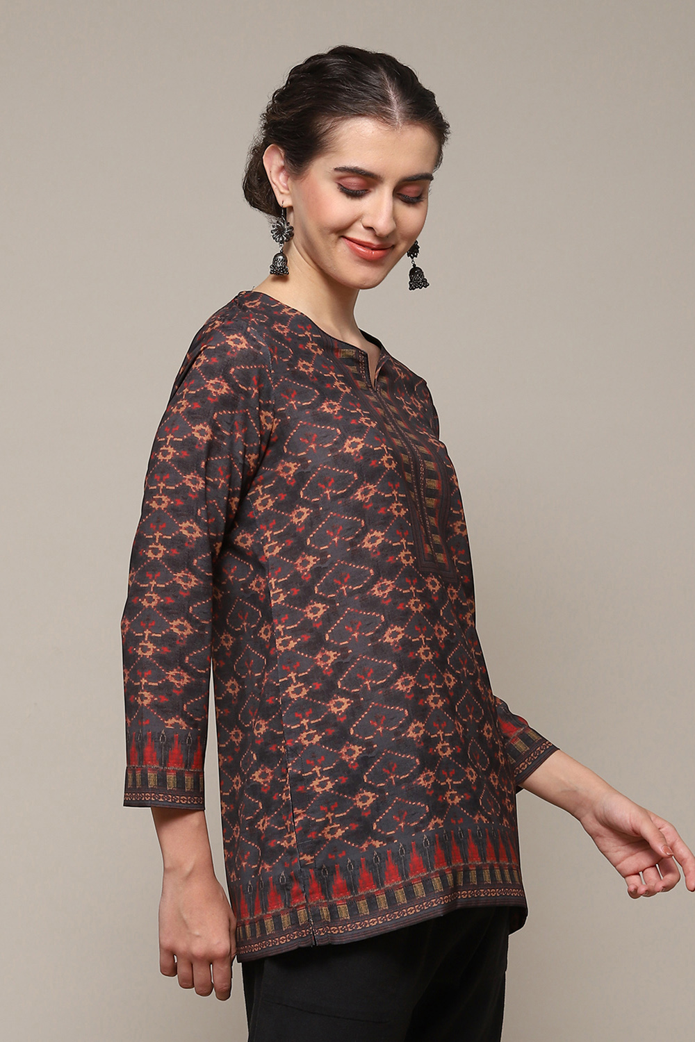 Black Polyester Straight Printed Kurti image number 3