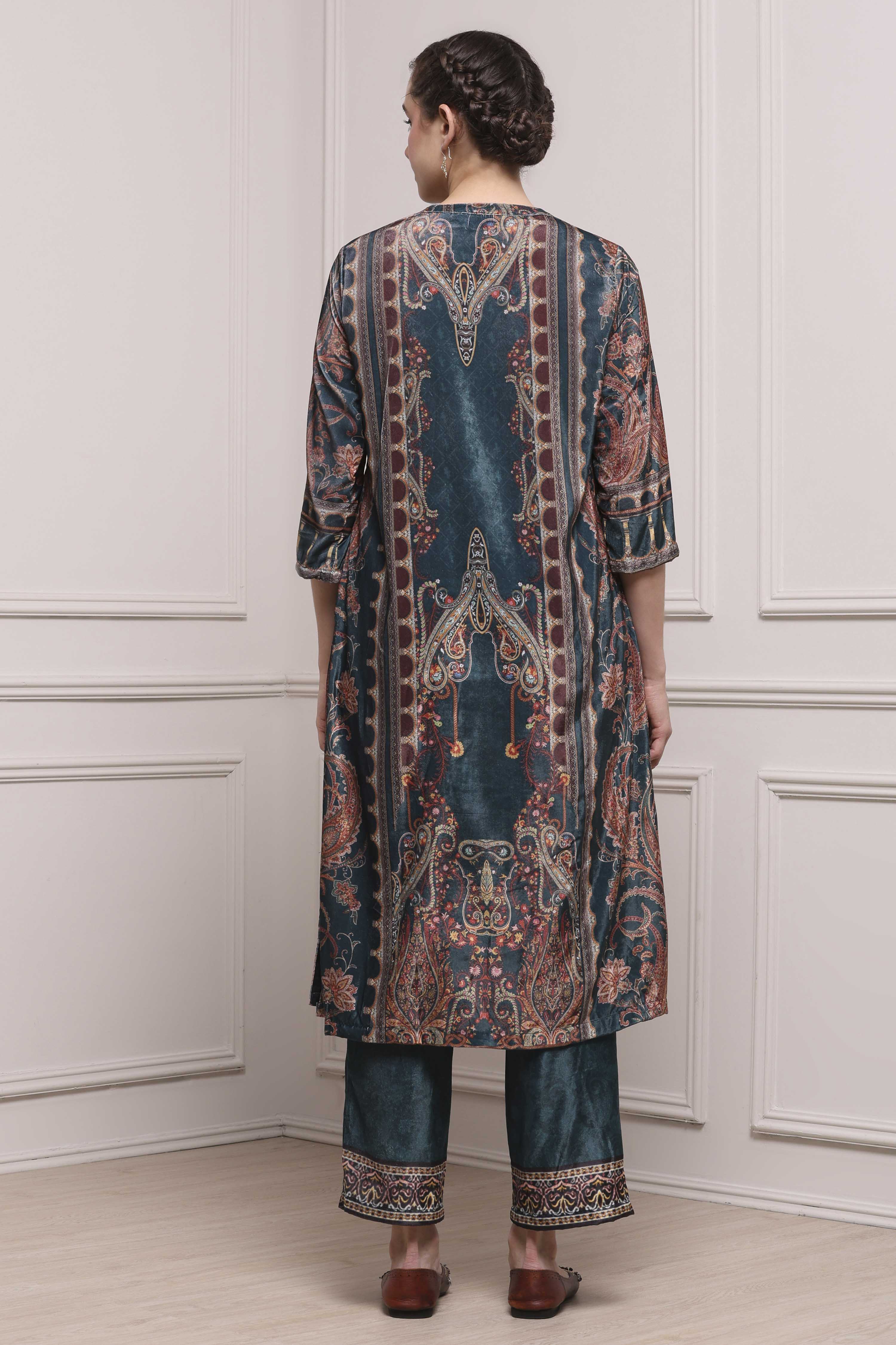 Bottle Green Velvet Printed Straight Winter Suit Set image number 4